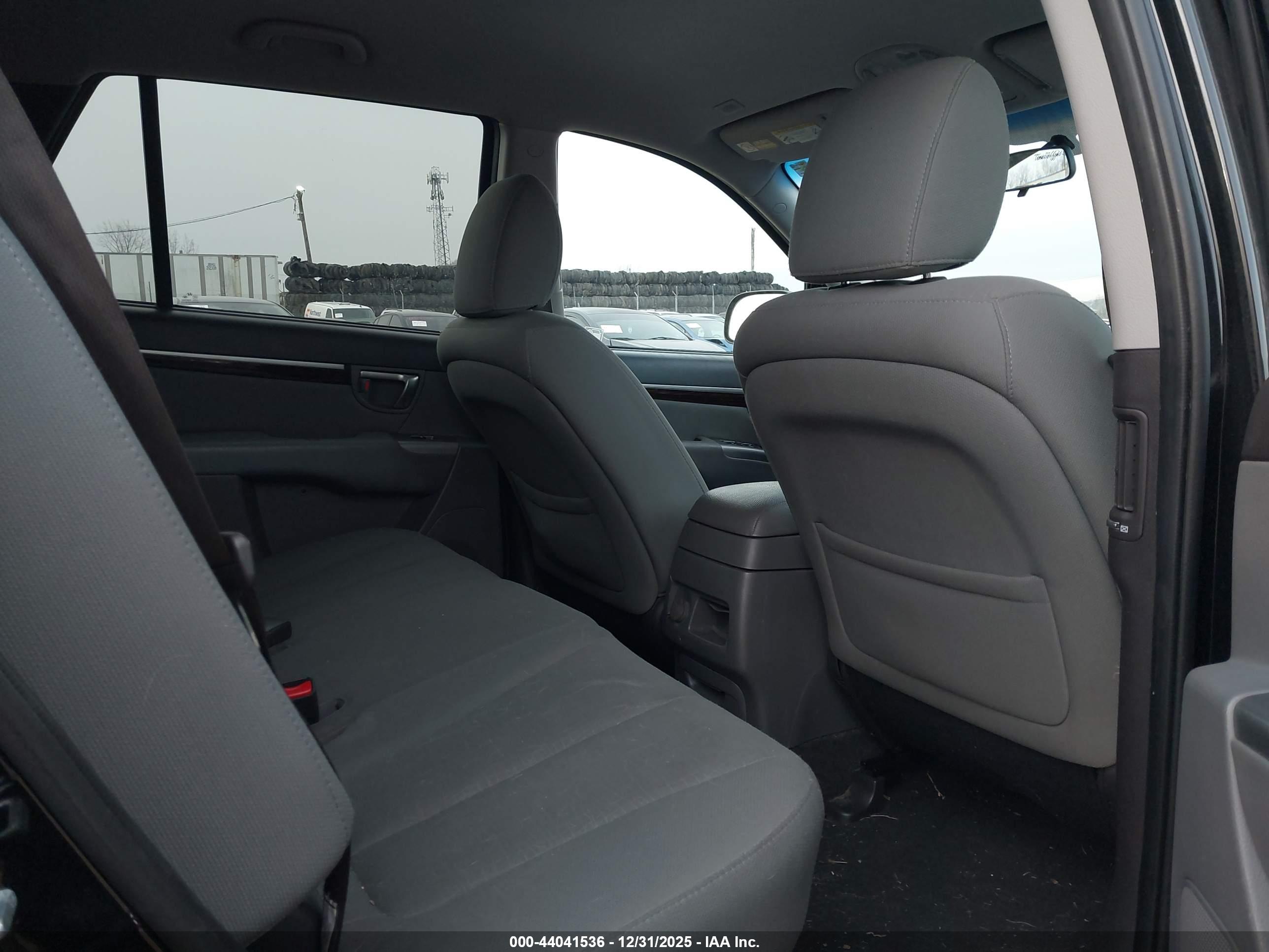 HYUNDAI SANTA image 8