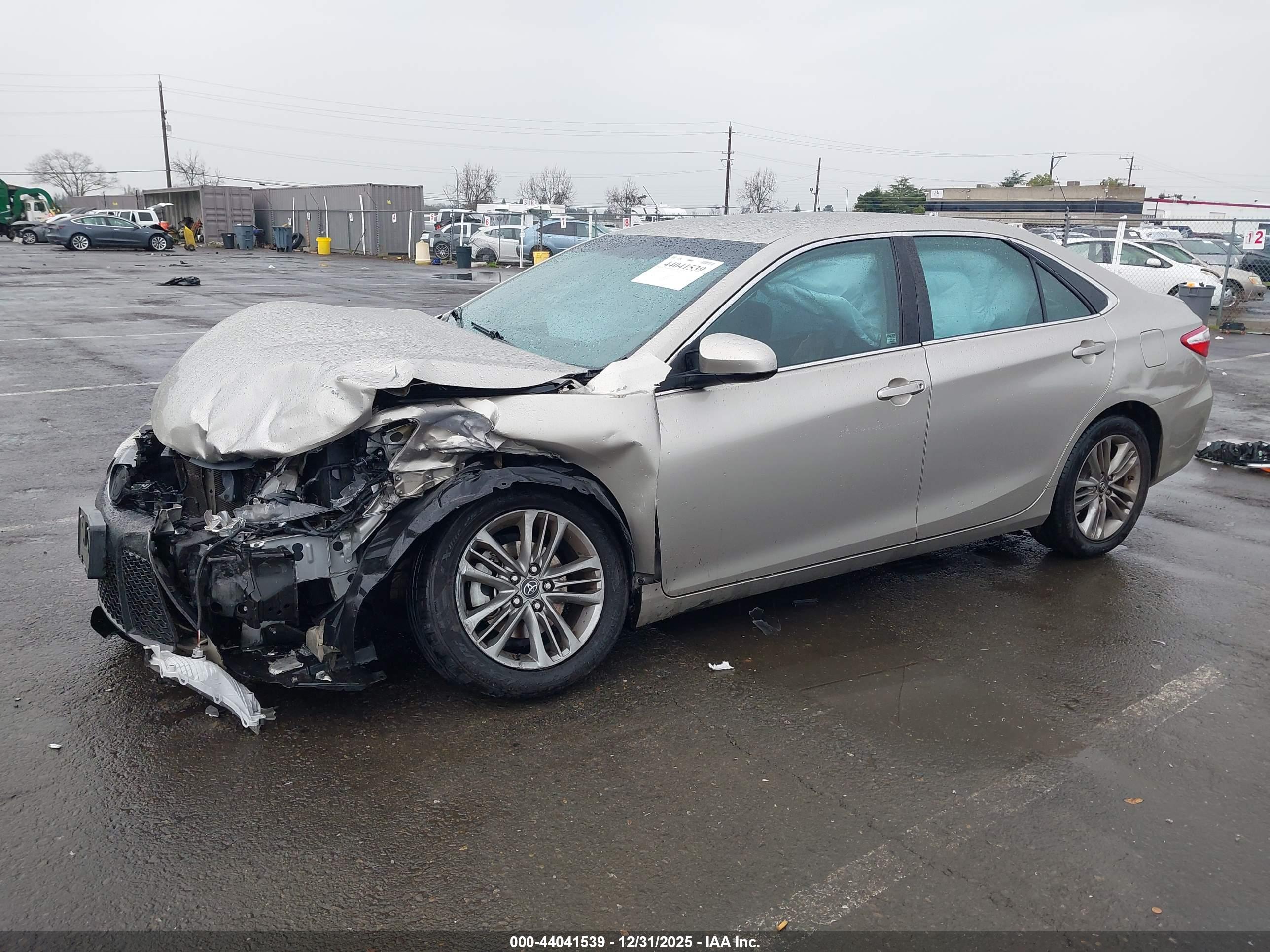 TOYOTA CAMRY image 2