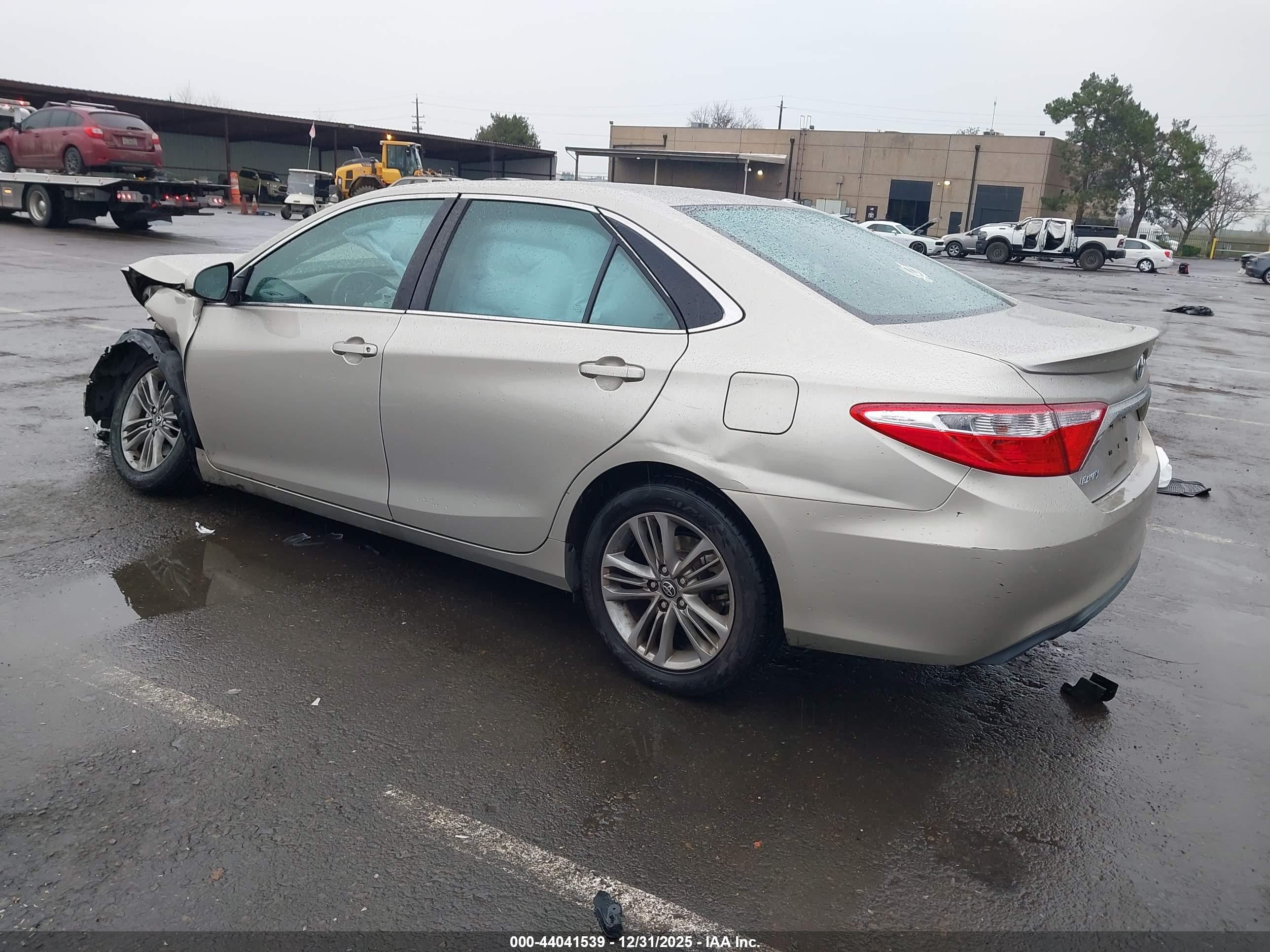 TOYOTA CAMRY image 3