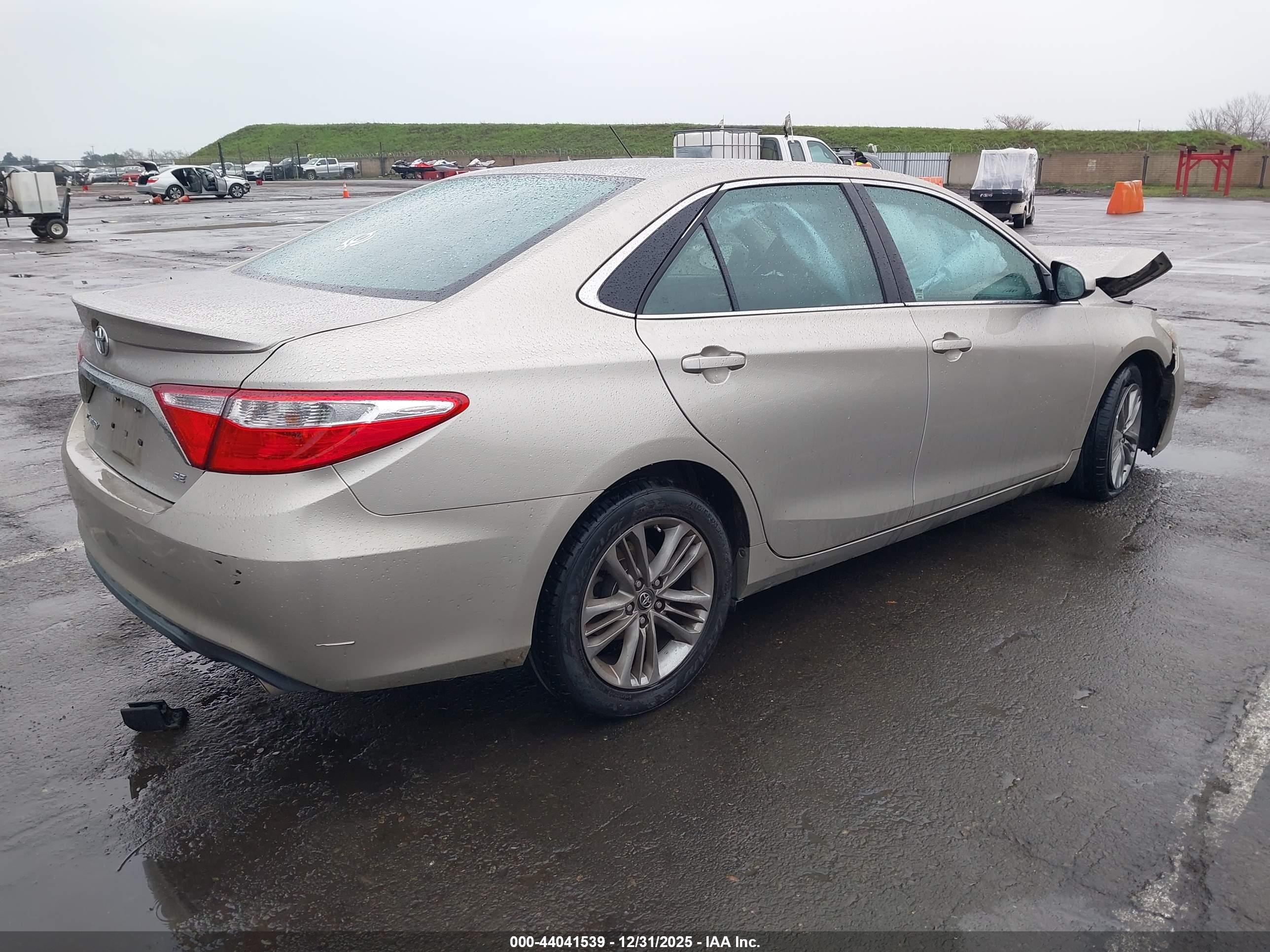 TOYOTA CAMRY image 4