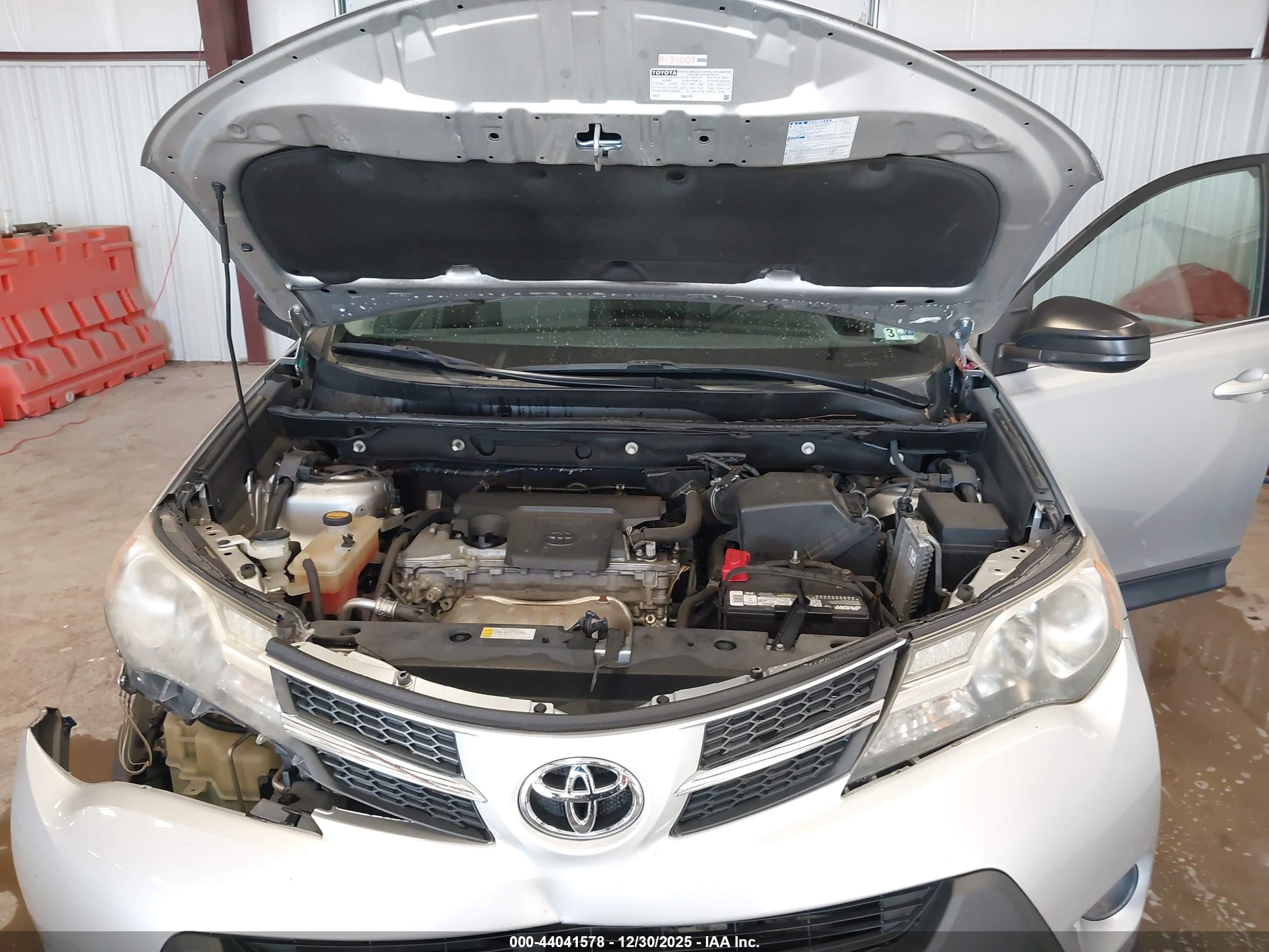 TOYOTA RAV4 image 10