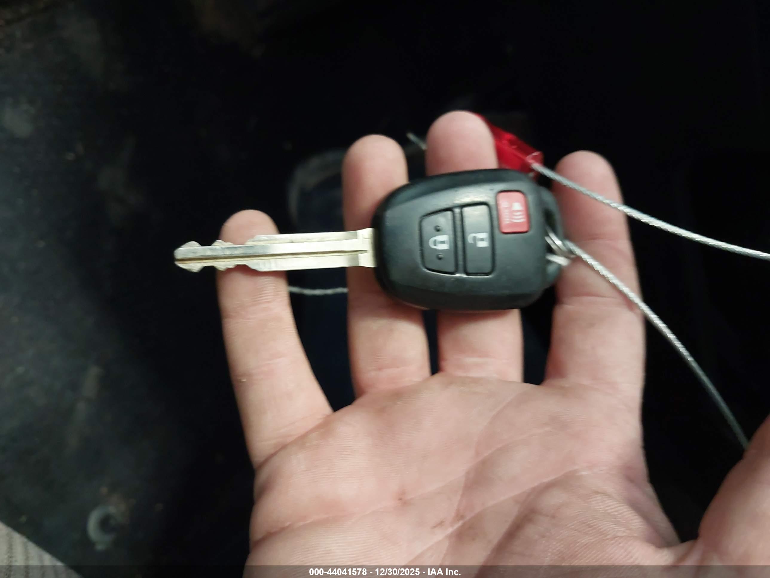 TOYOTA RAV4 image 11