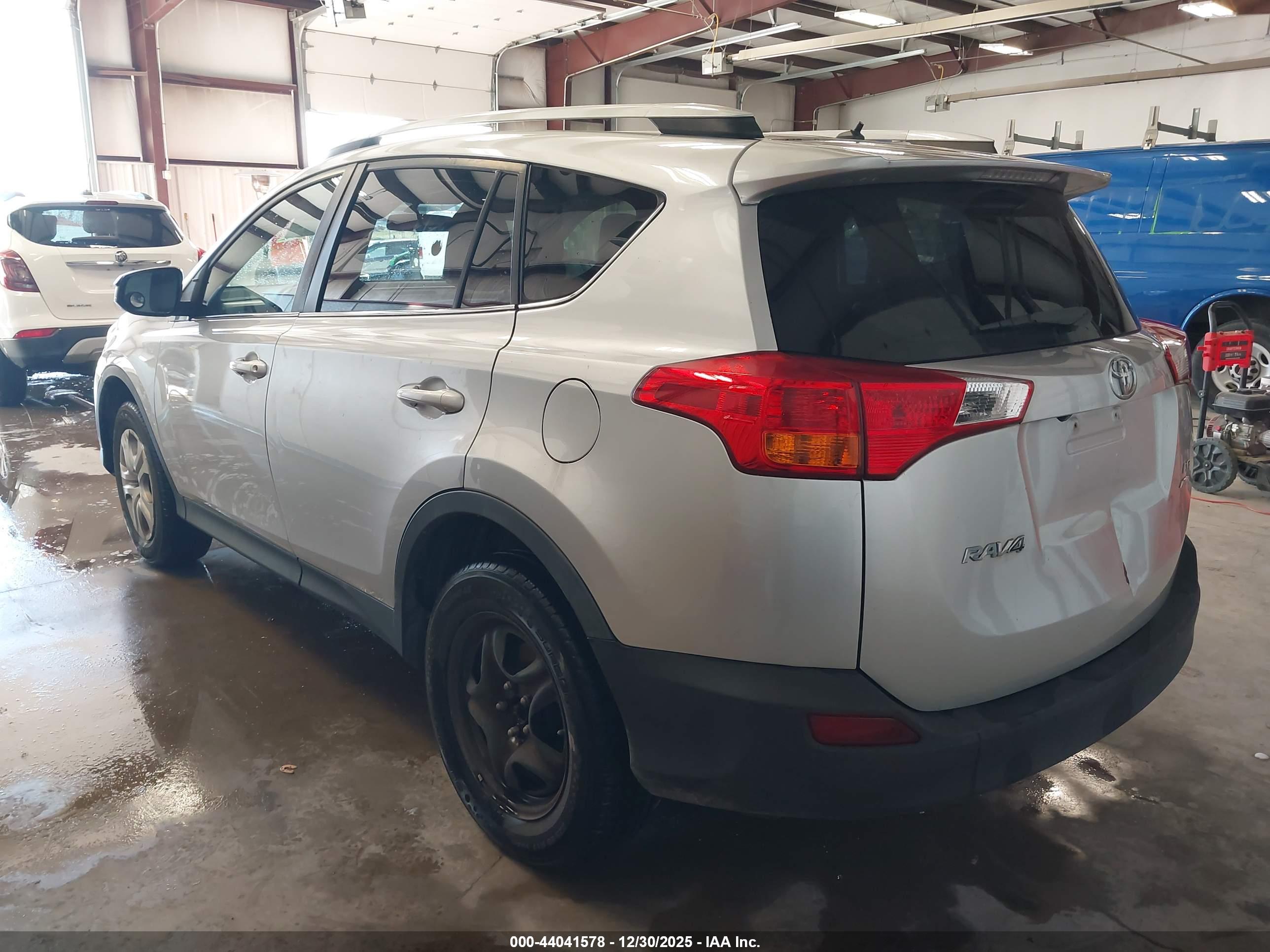 TOYOTA RAV4 image 3