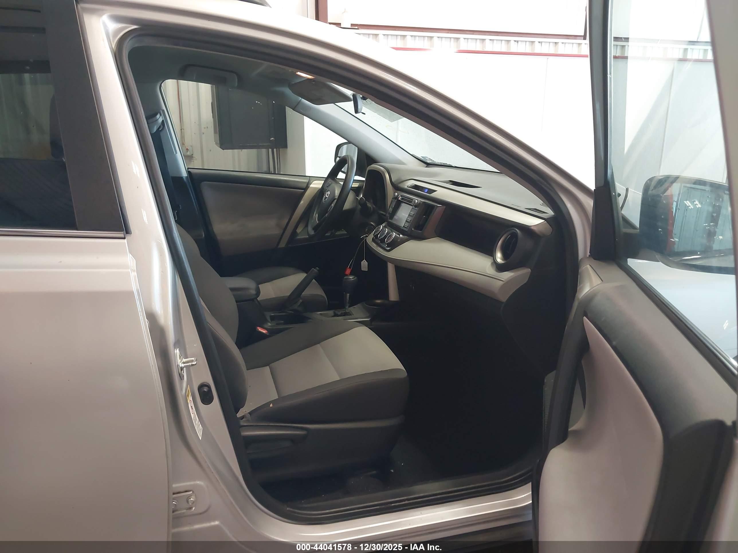 TOYOTA RAV4 image 5