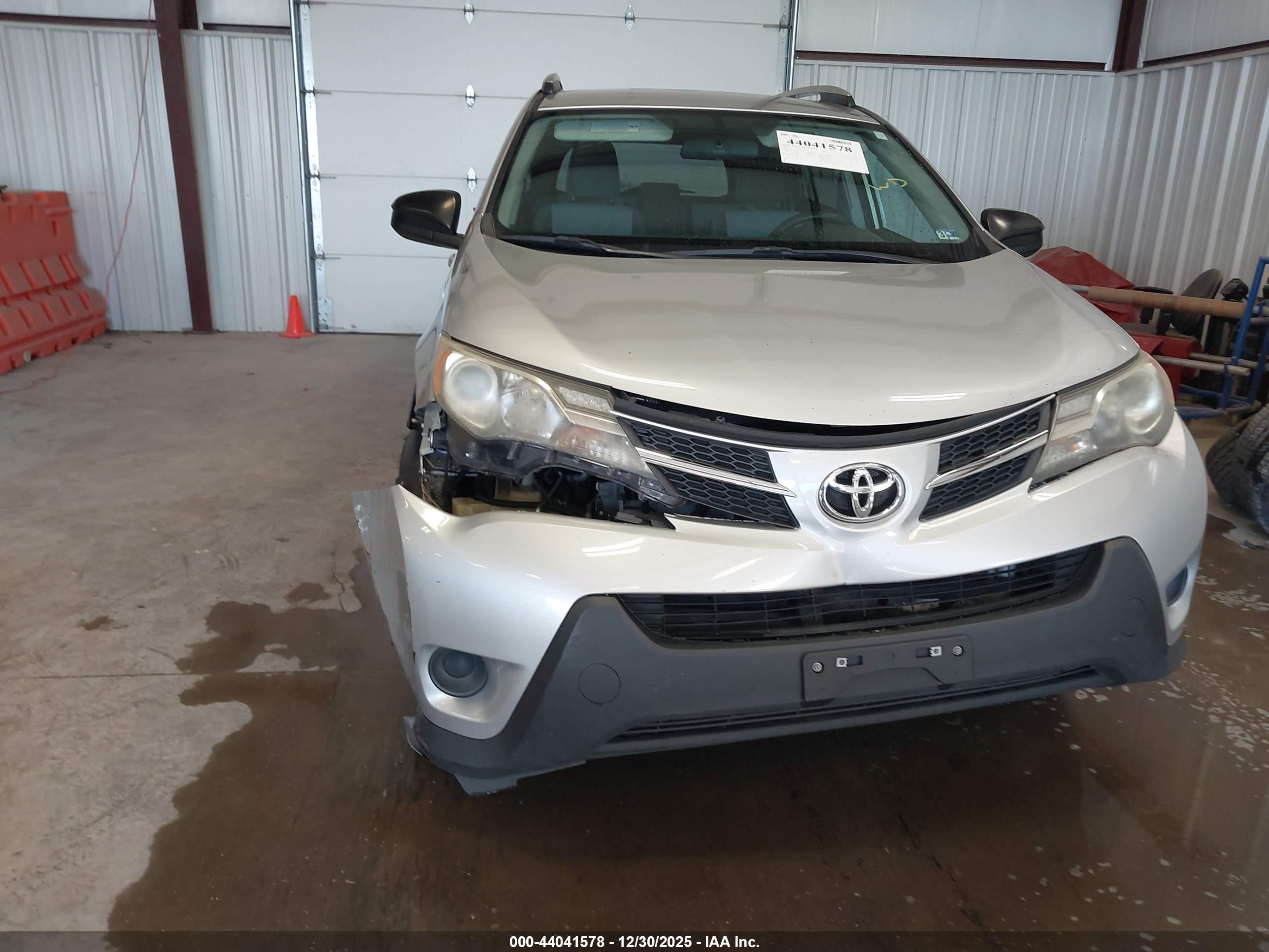 TOYOTA RAV4 image 6