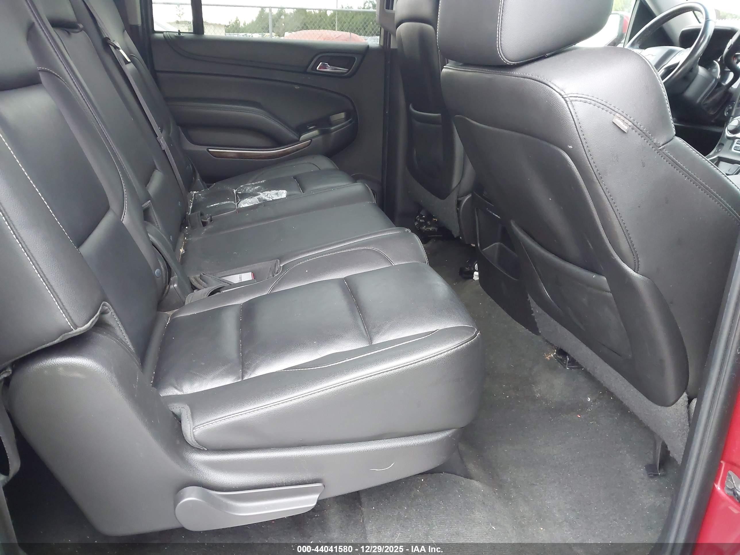 CHEVROLET SUBURBAN image 8