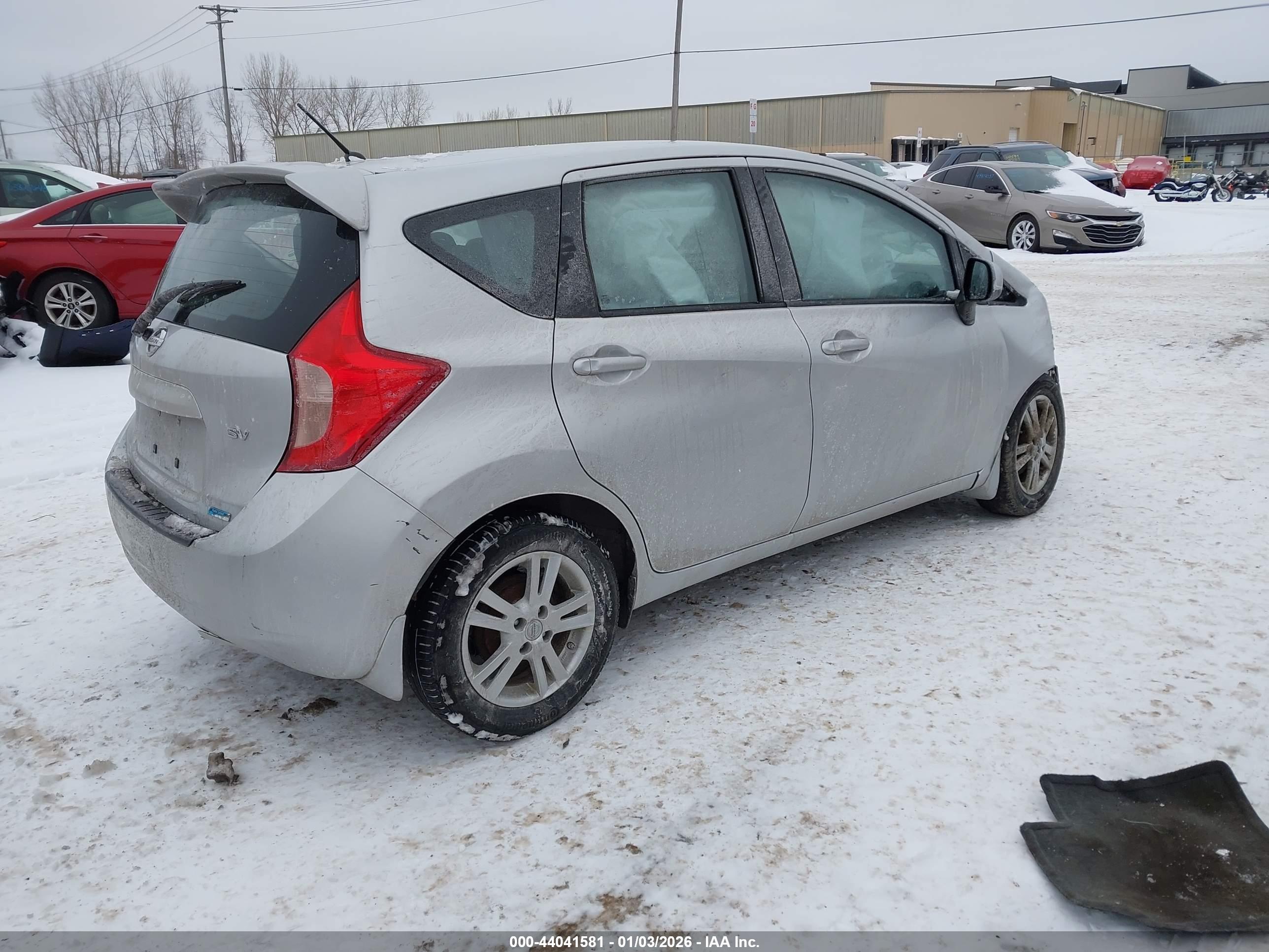 NISSAN VERSA image 4