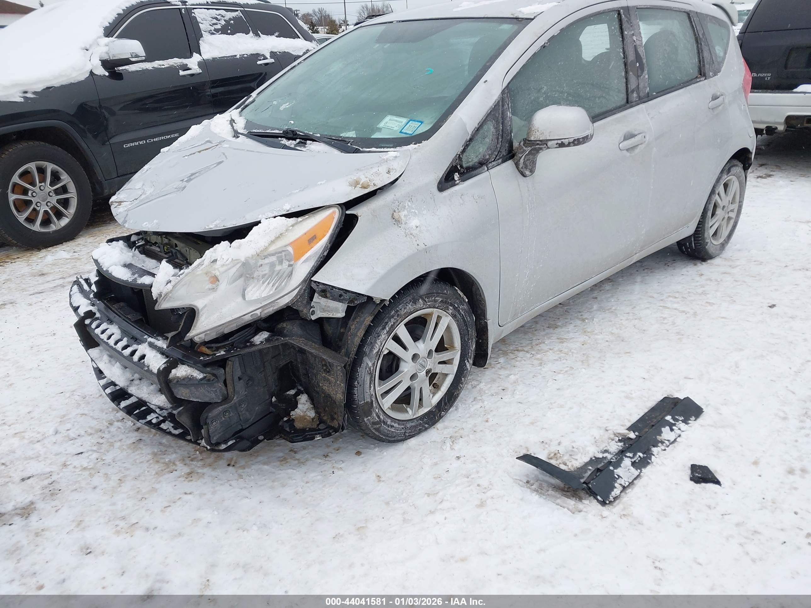 NISSAN VERSA image 6