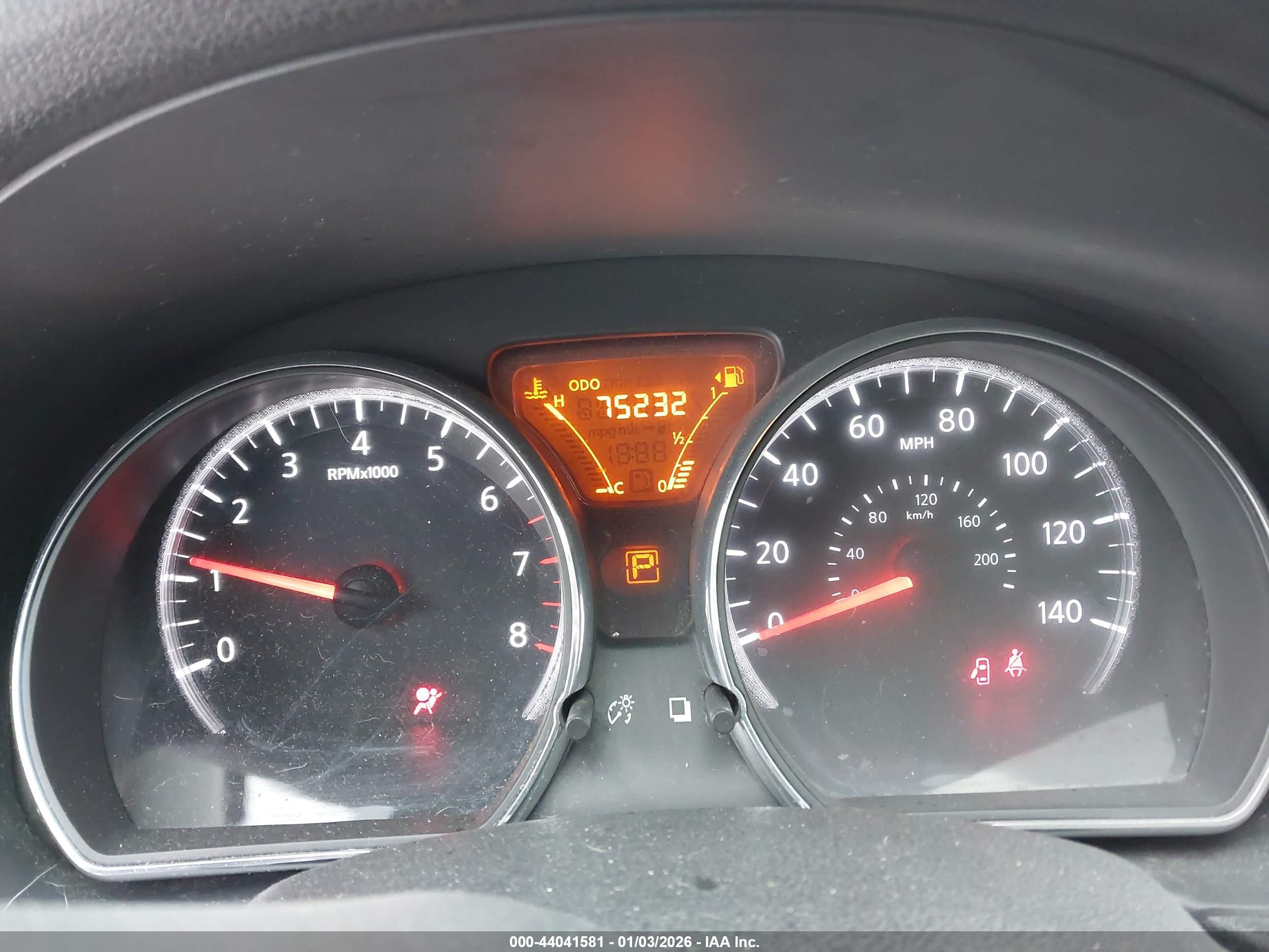 NISSAN VERSA image 7