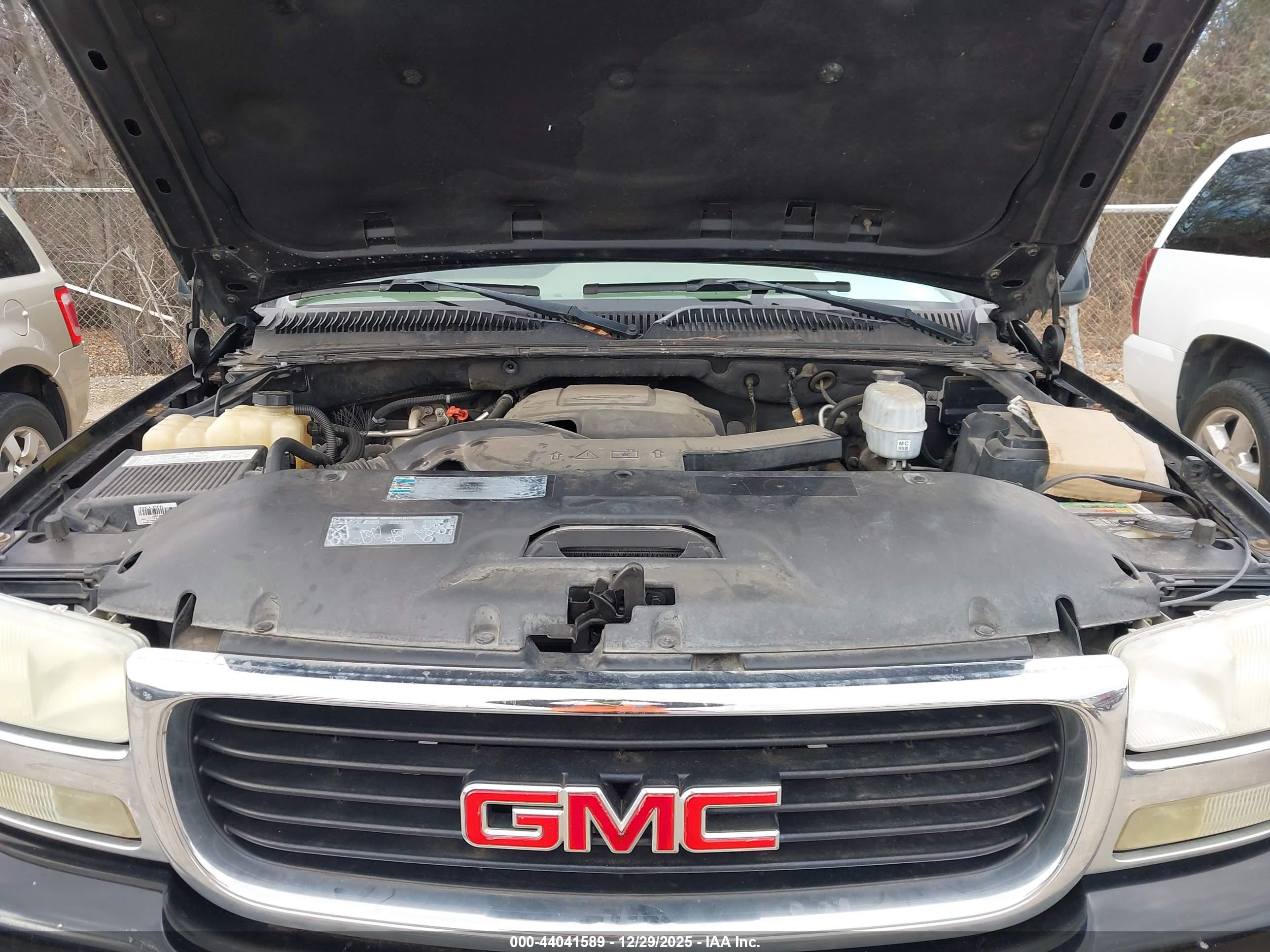 GMC YUKON image 10