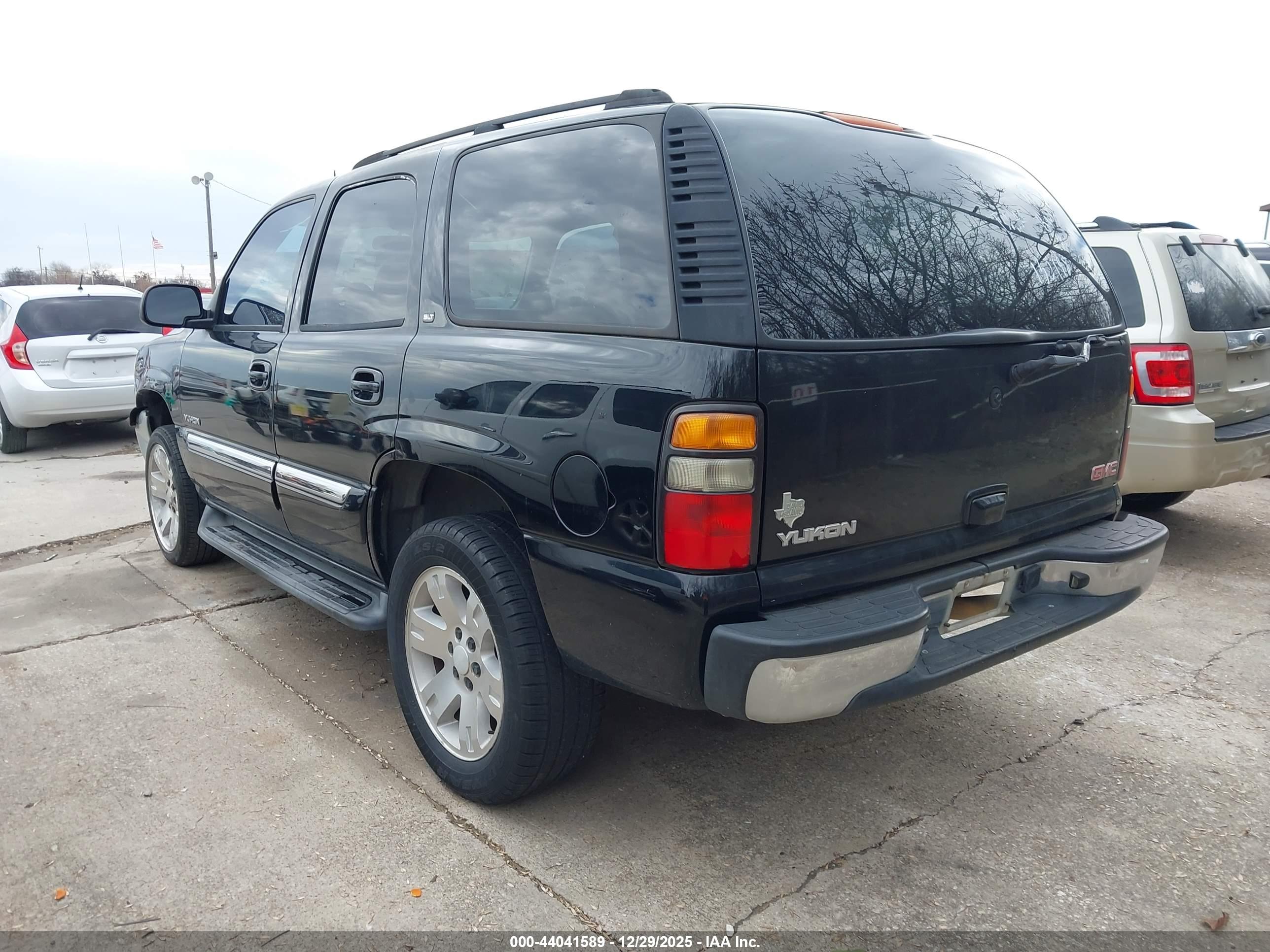 GMC YUKON image 3