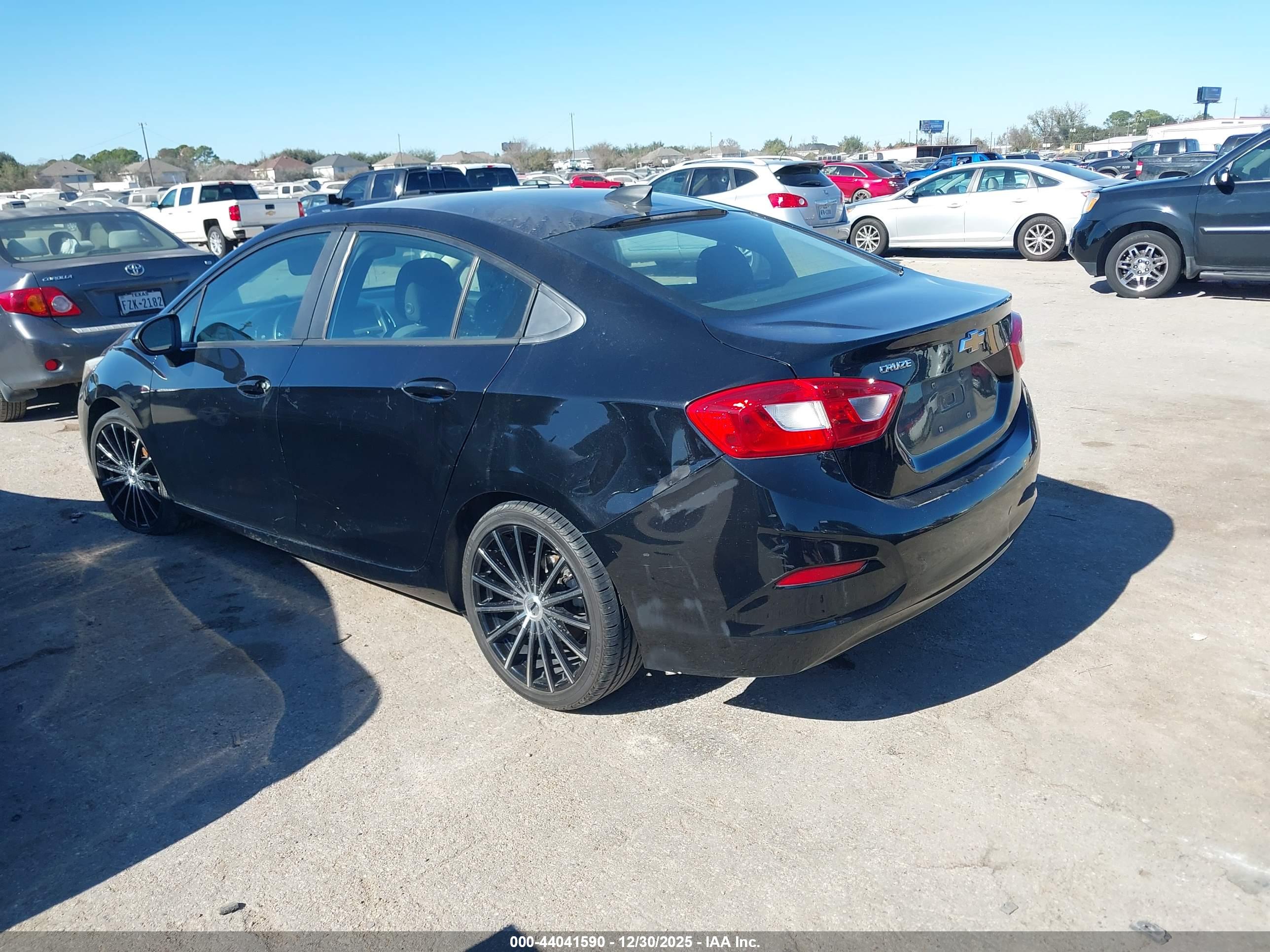 CHEVROLET CRUZE image 3