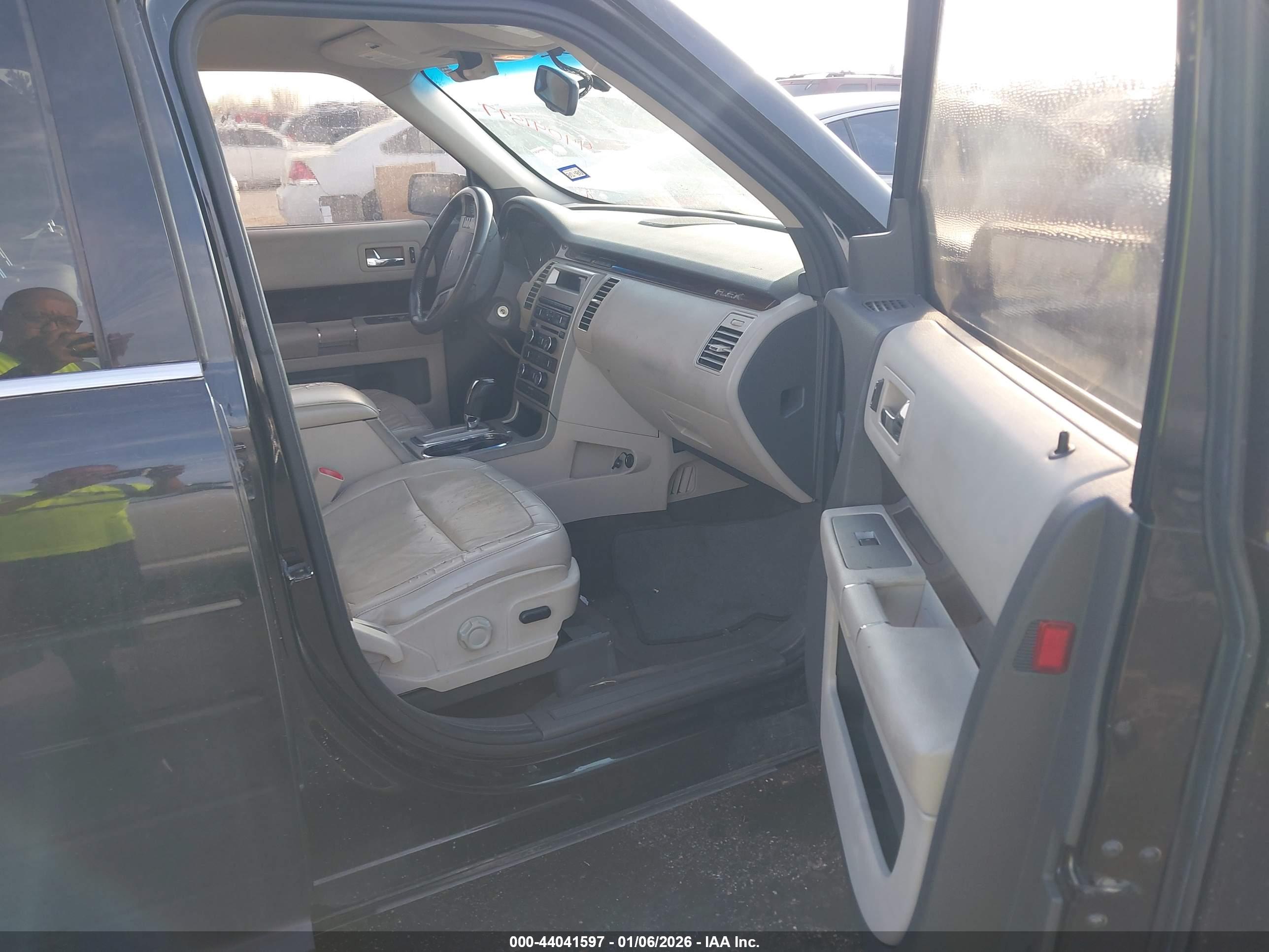 FORD FLEX image 5