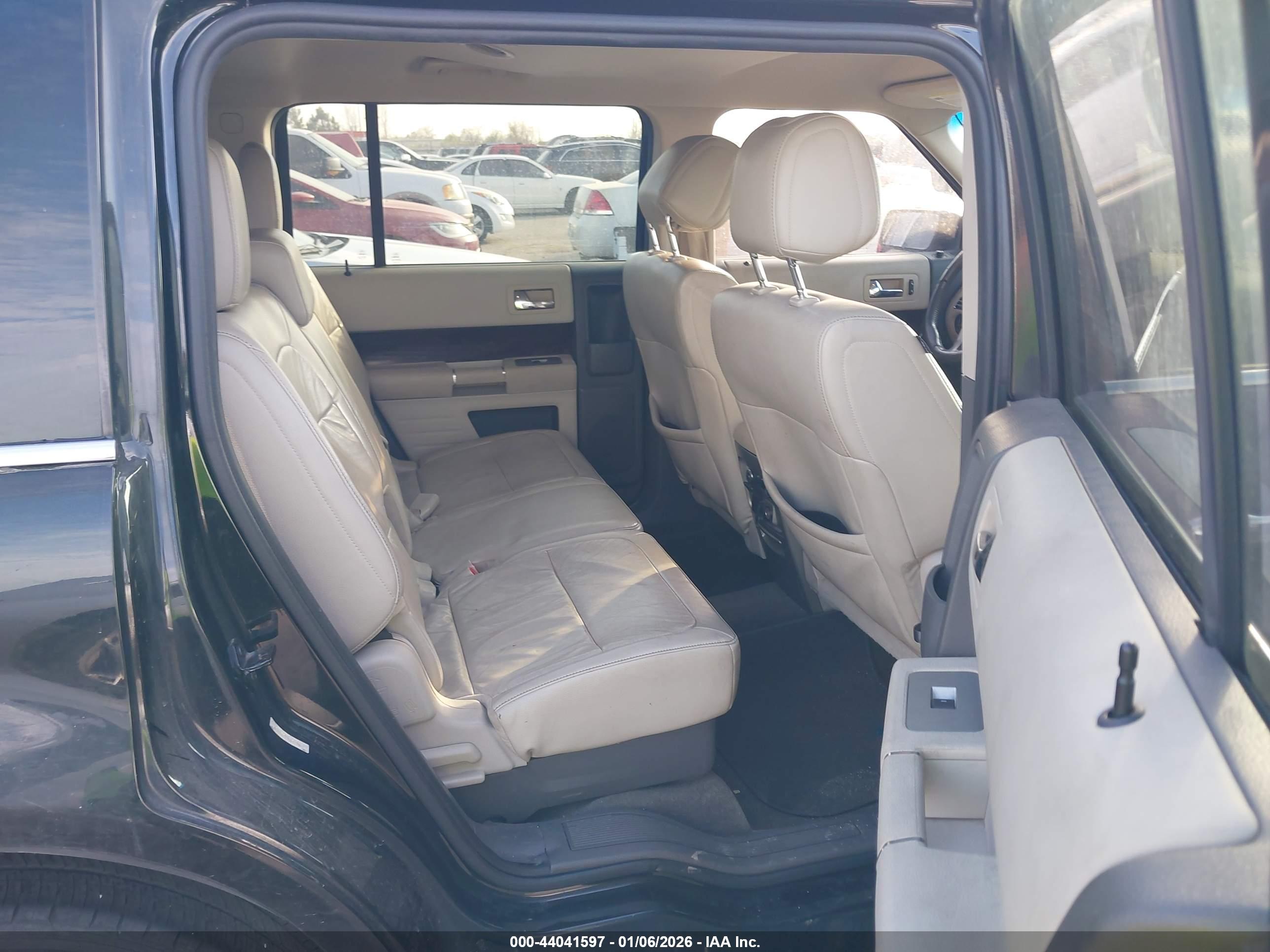 FORD FLEX image 8