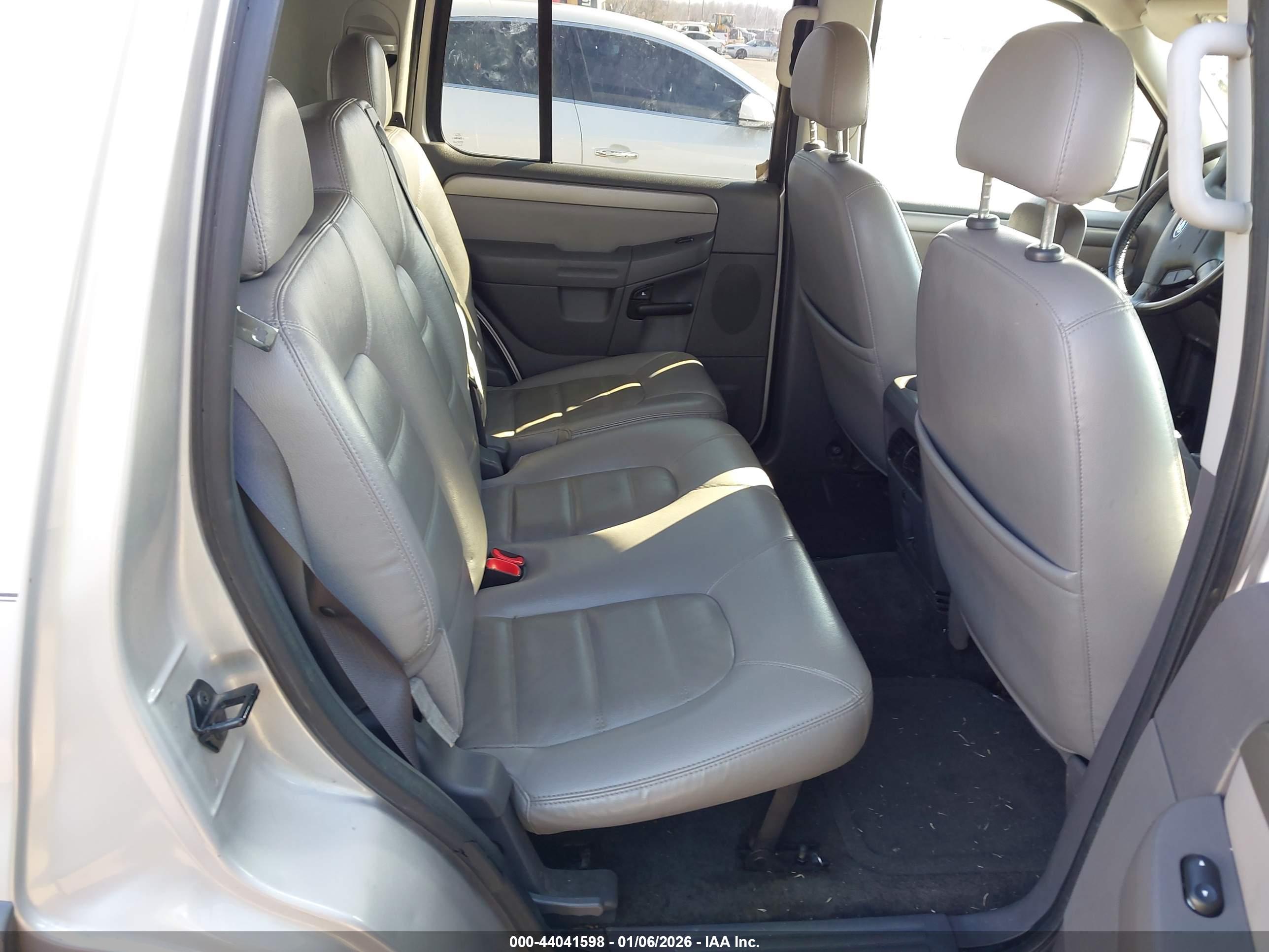 FORD EXPLORER image 8