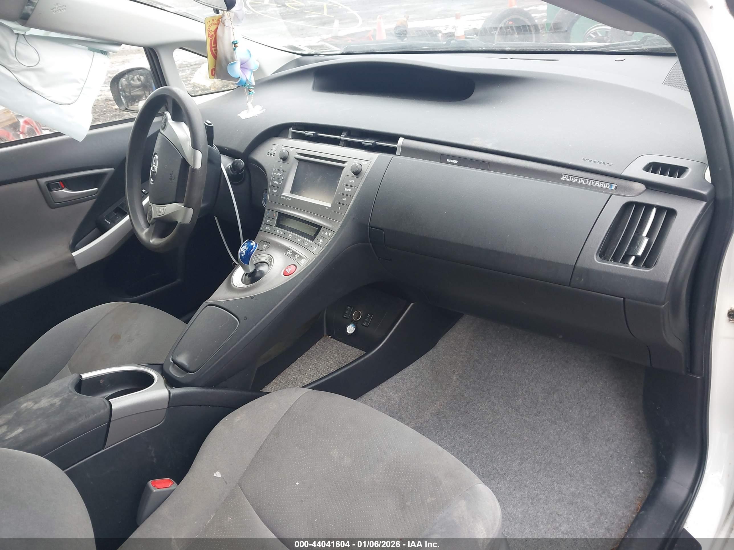 TOYOTA PRIUS image 5