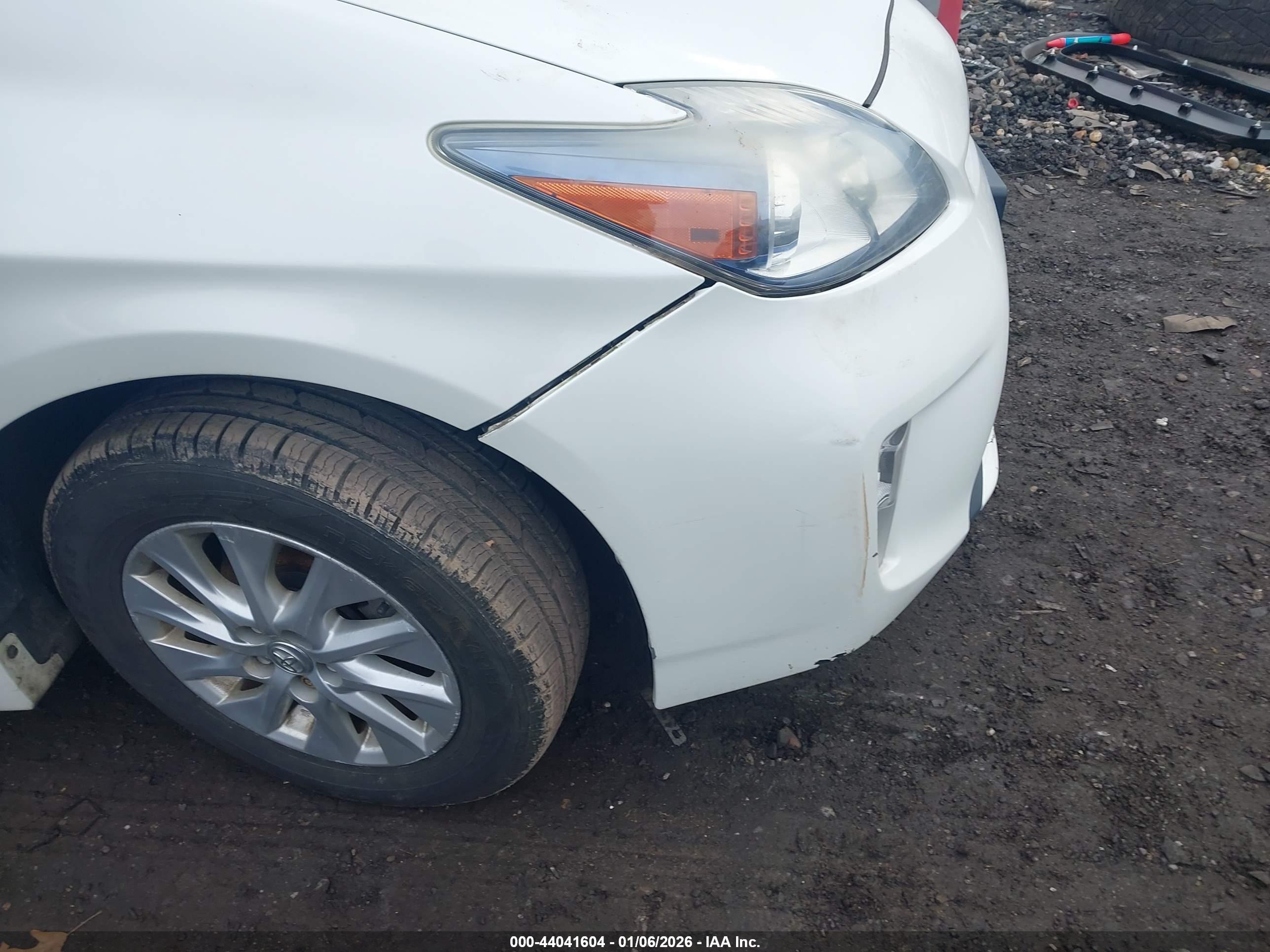 TOYOTA PRIUS image 6