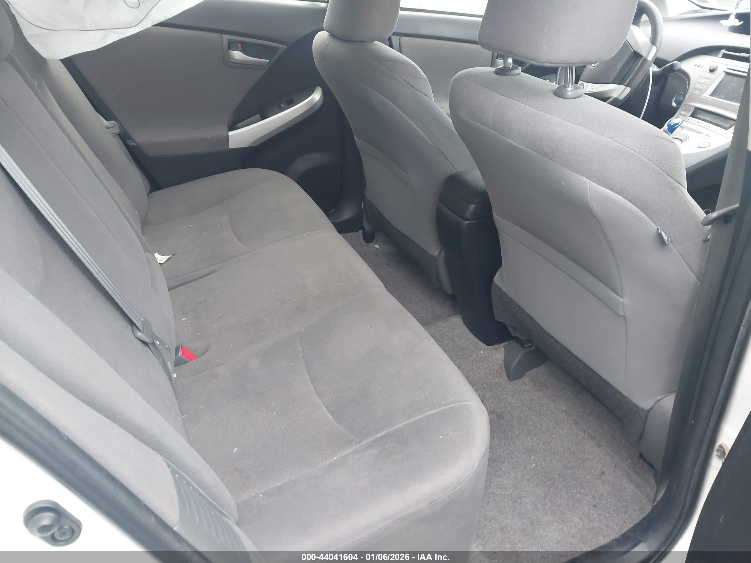 TOYOTA PRIUS image 8
