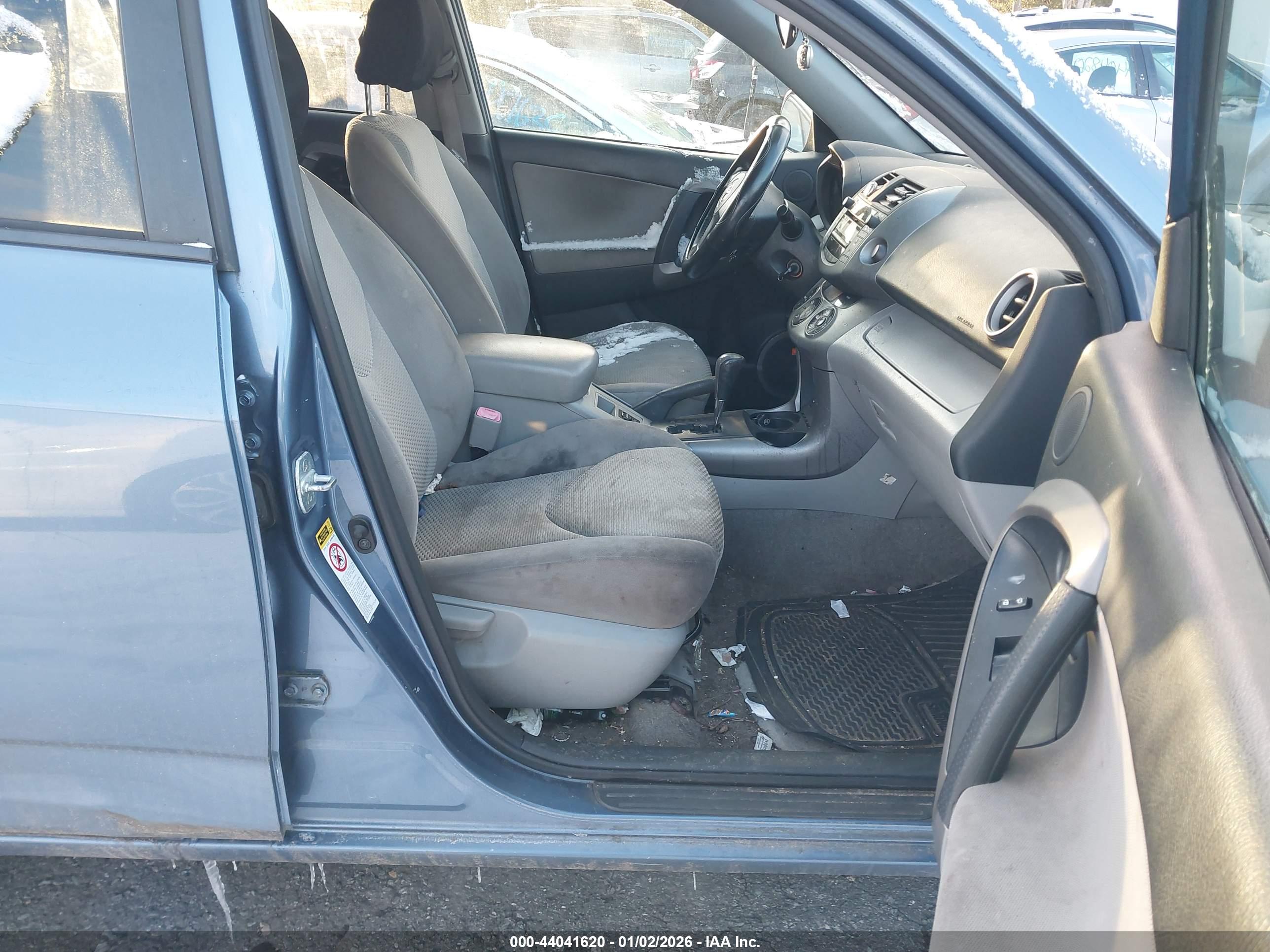 TOYOTA RAV4 image 5