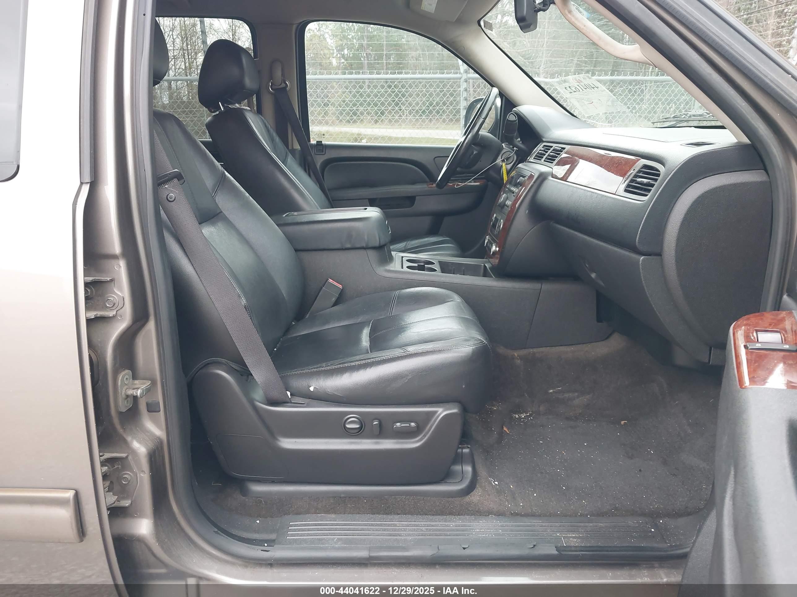CHEVROLET TAHOE image 5