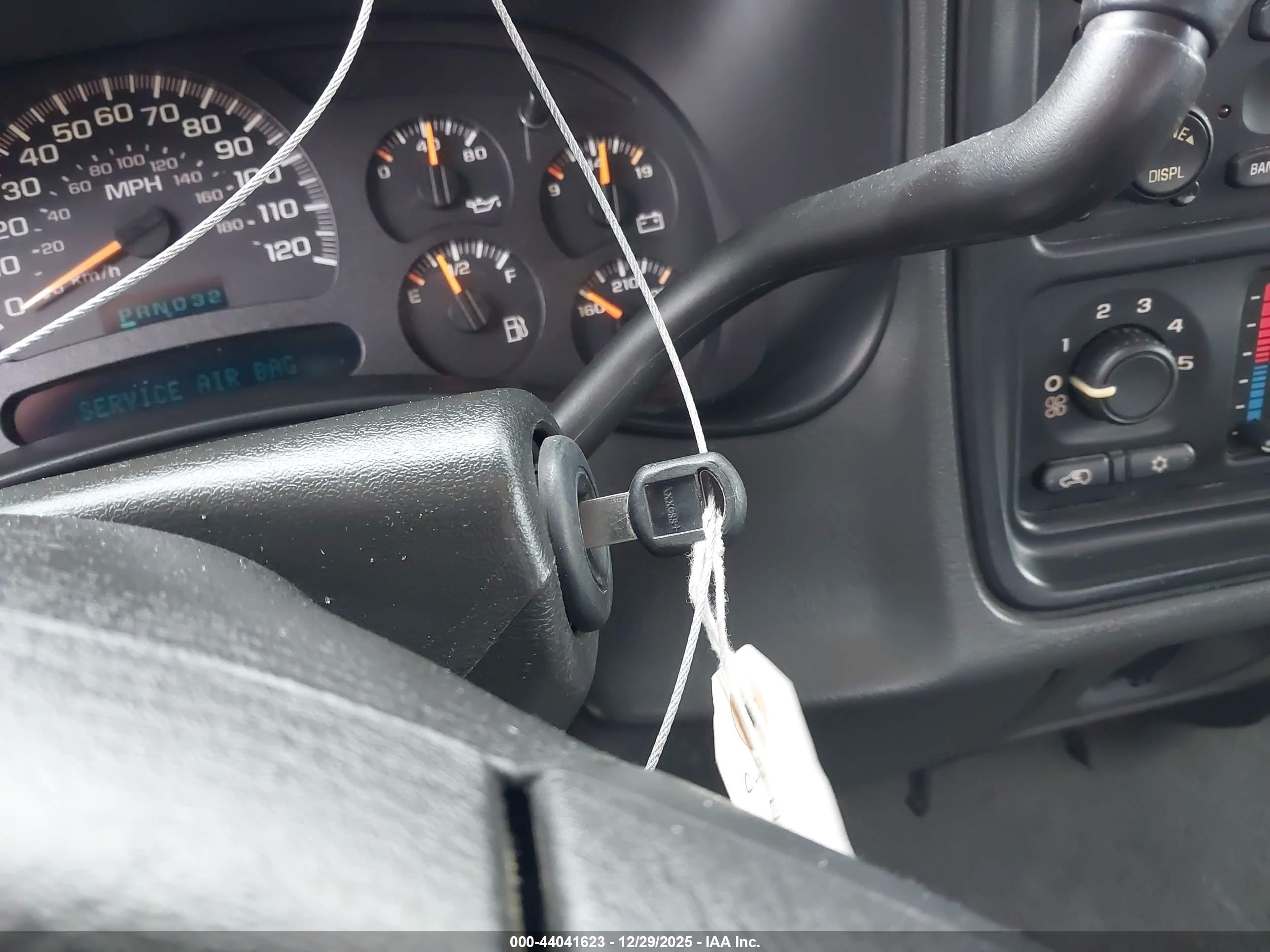 CHEVROLET SILVERADO image 11