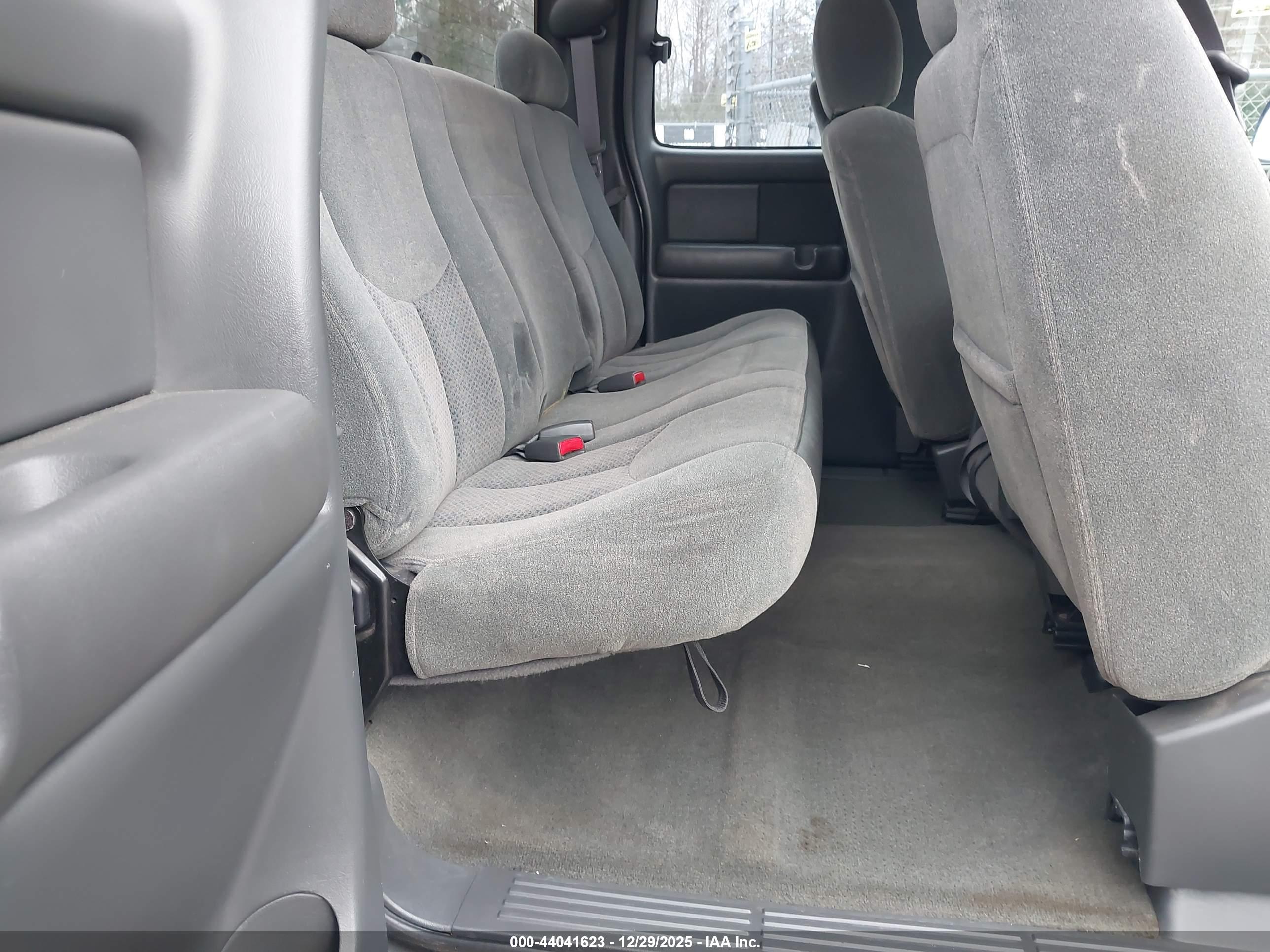 CHEVROLET SILVERADO image 8