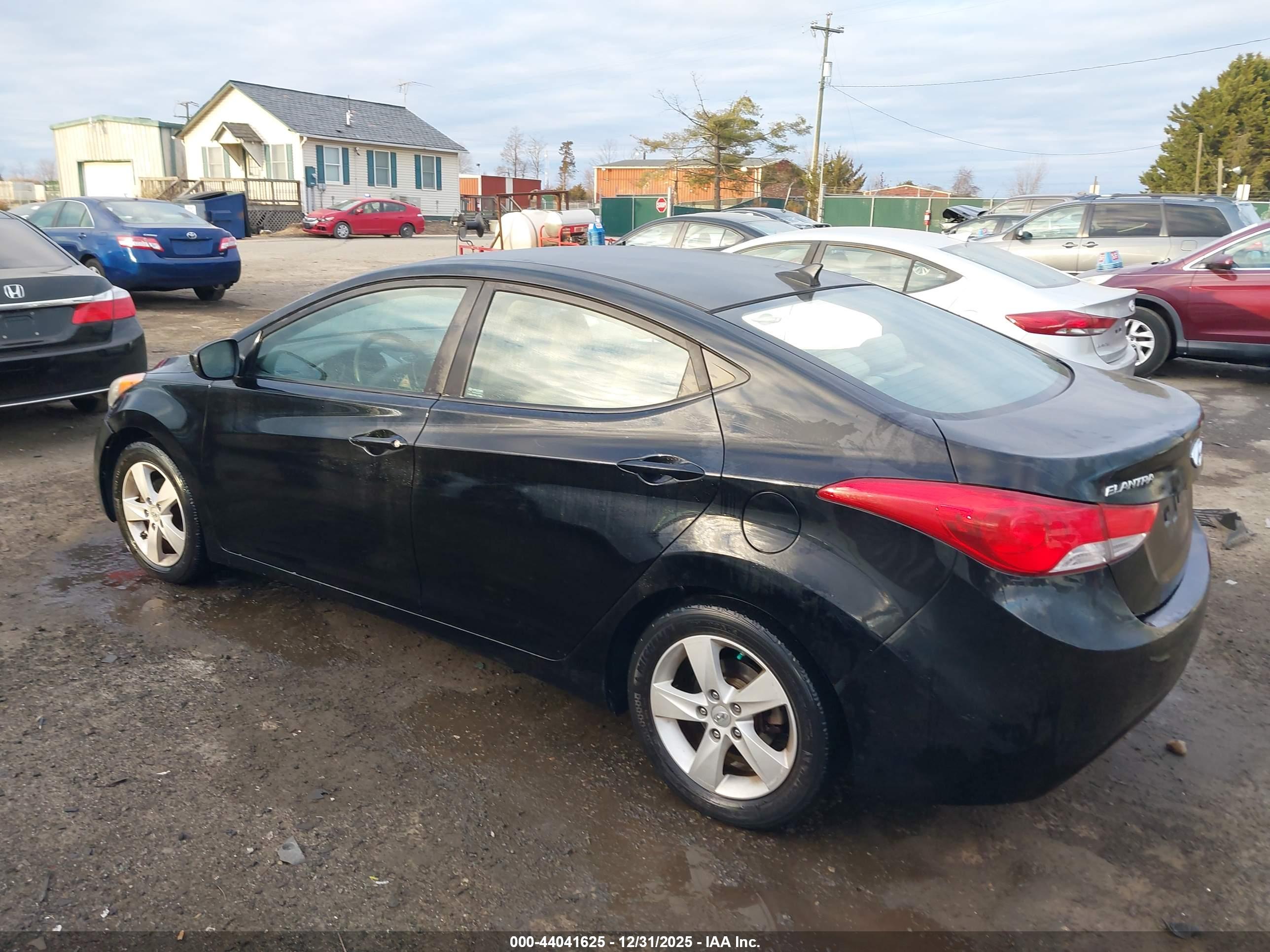 HYUNDAI ELANTRA image 3