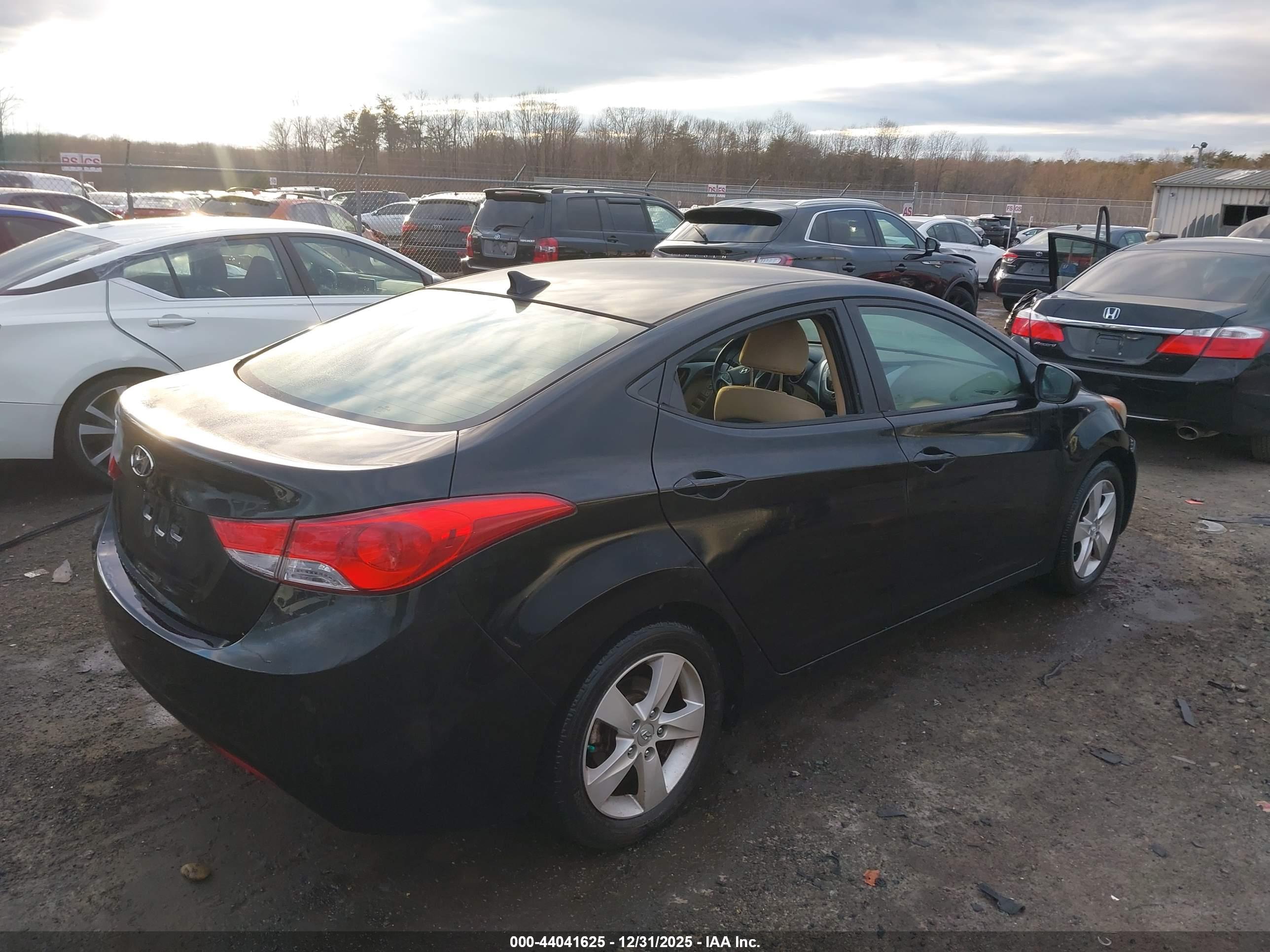 HYUNDAI ELANTRA image 4