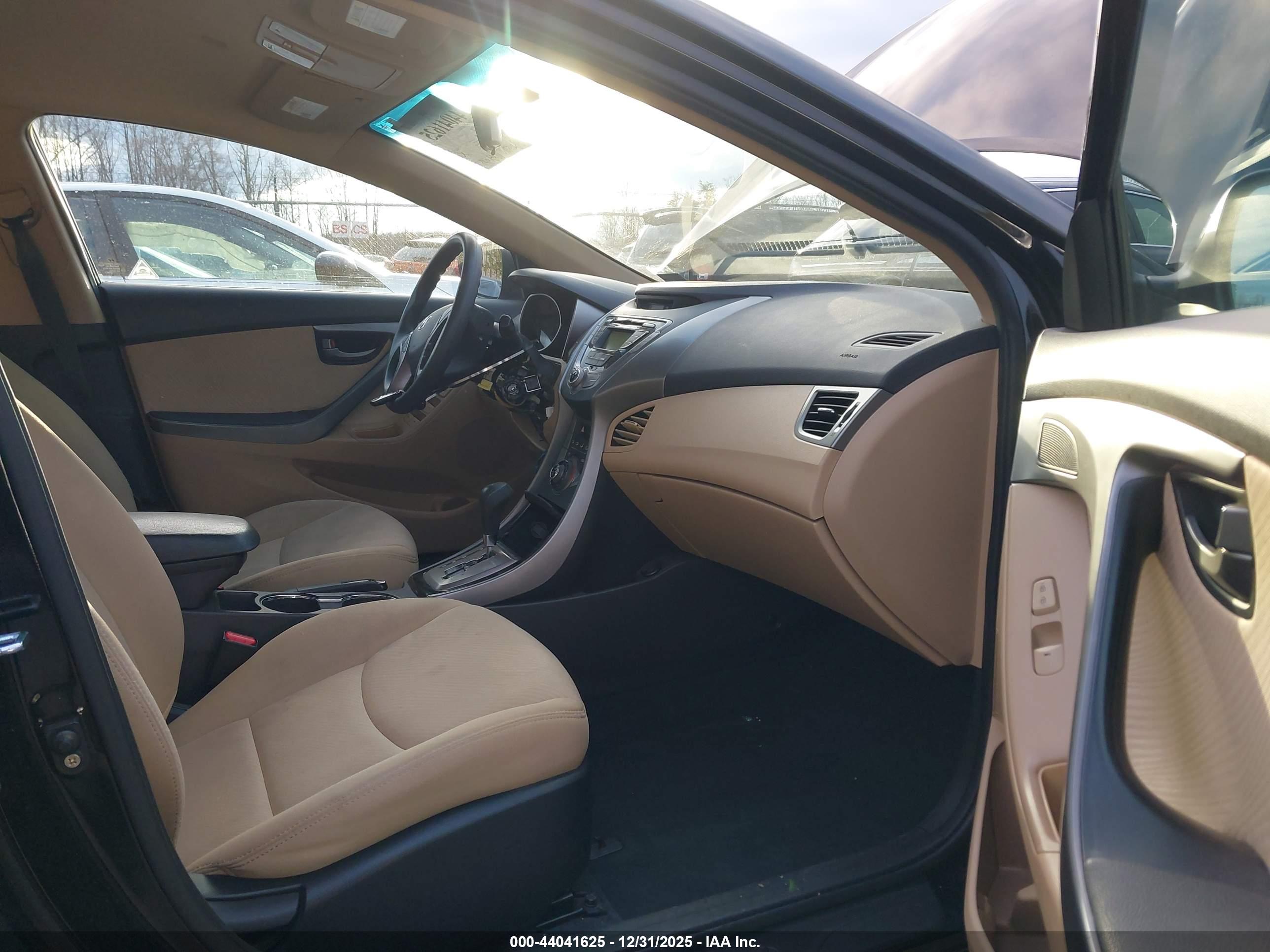 HYUNDAI ELANTRA image 5