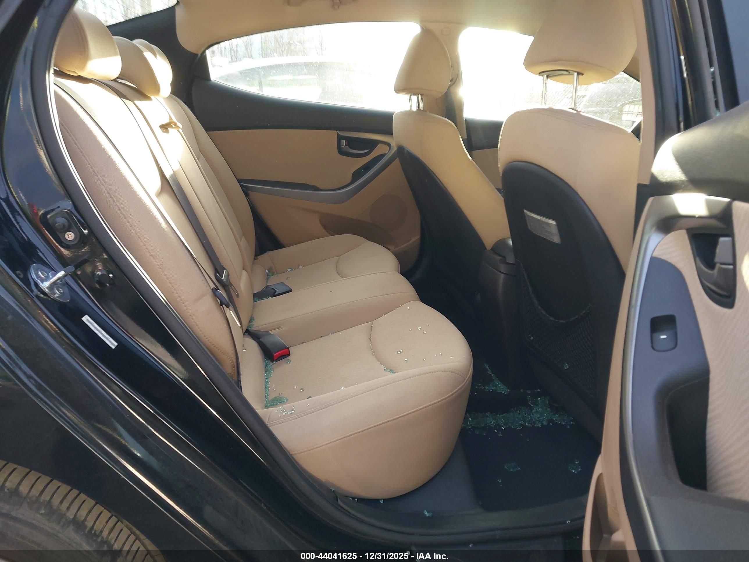 HYUNDAI ELANTRA image 8