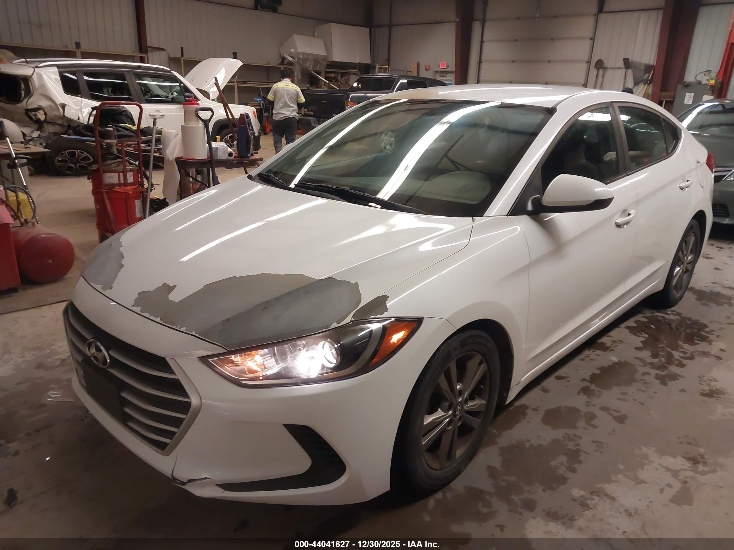 HYUNDAI ELANTRA image 2