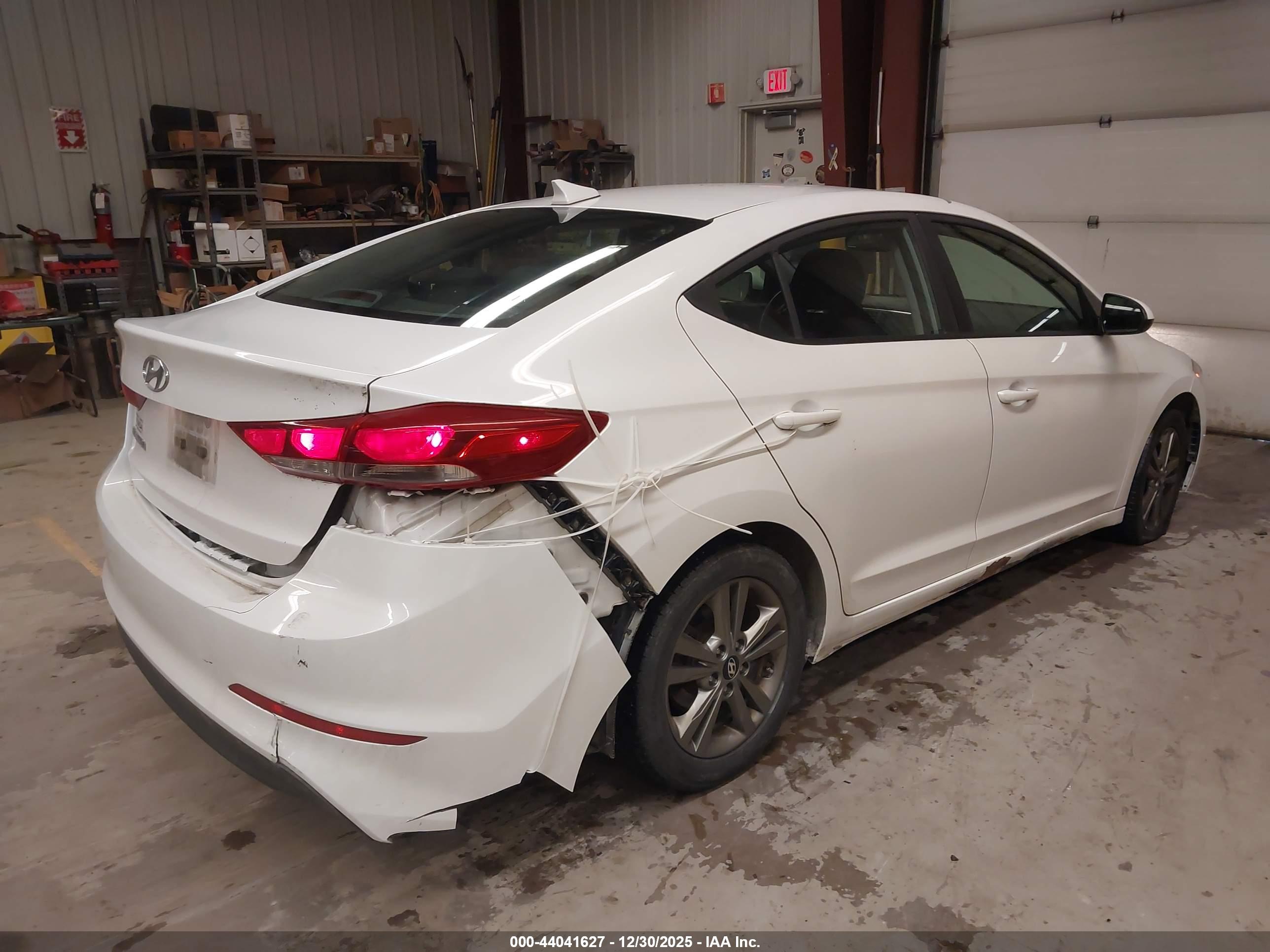 HYUNDAI ELANTRA image 4