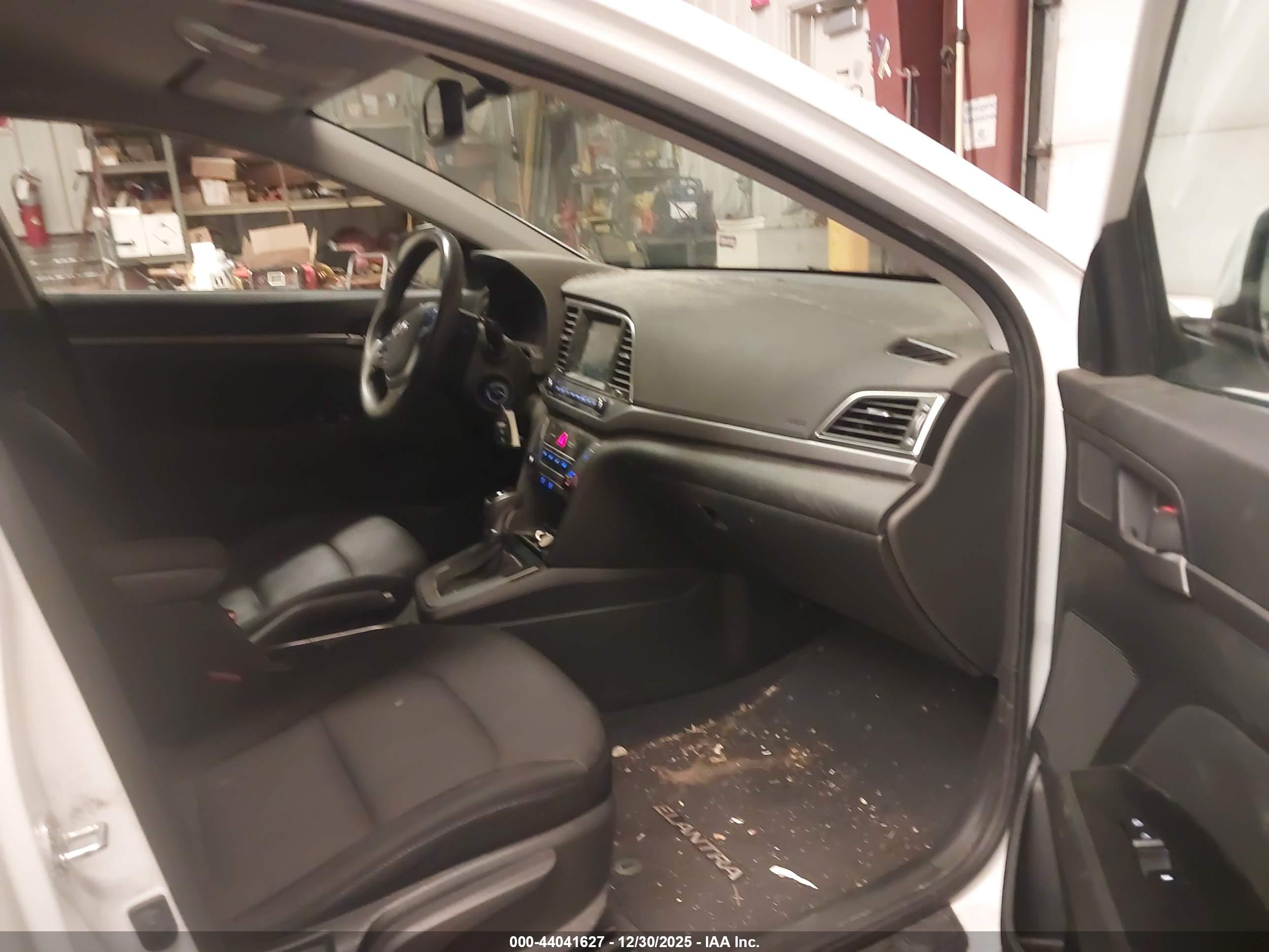 HYUNDAI ELANTRA image 5