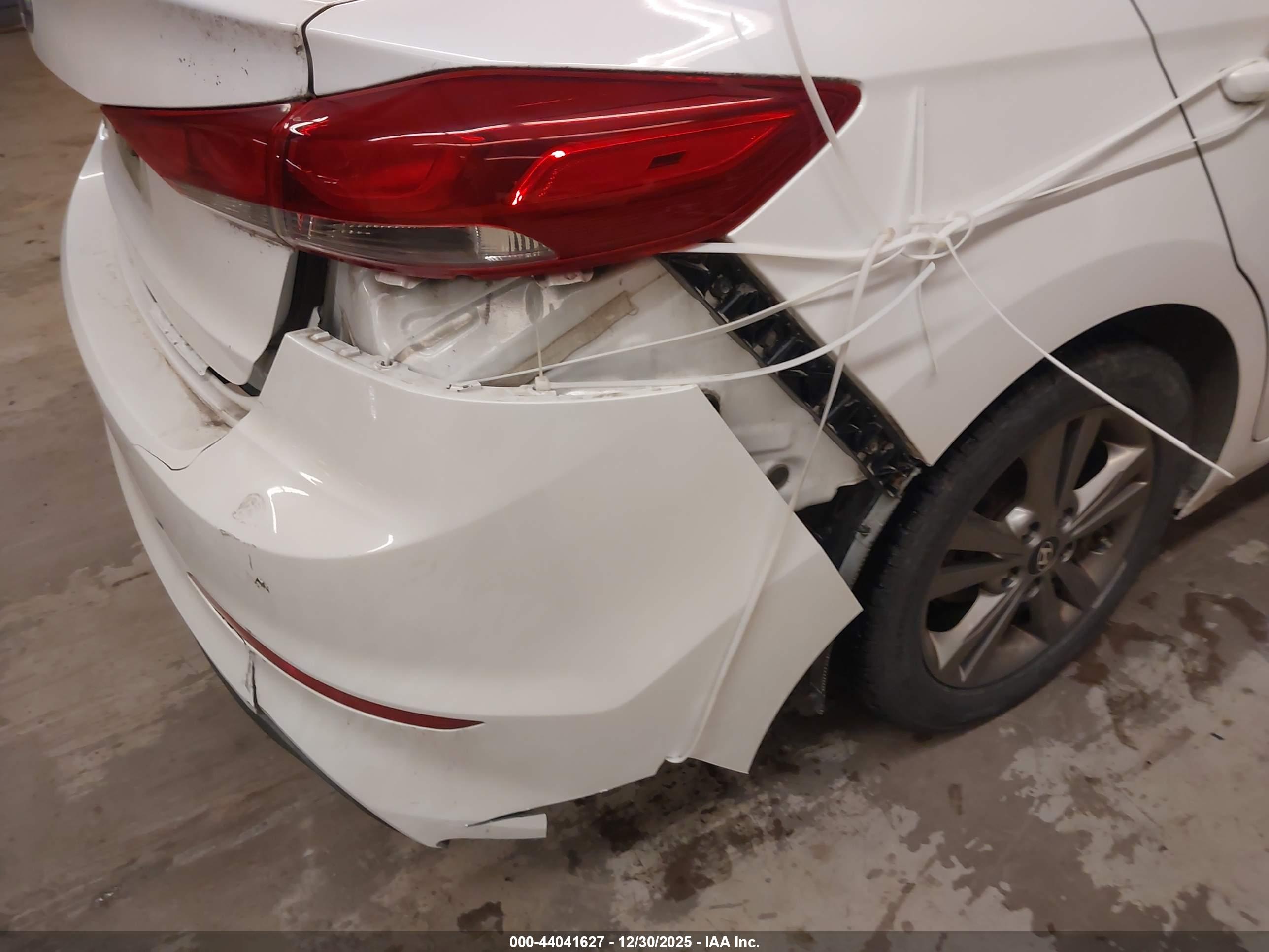 HYUNDAI ELANTRA image 6