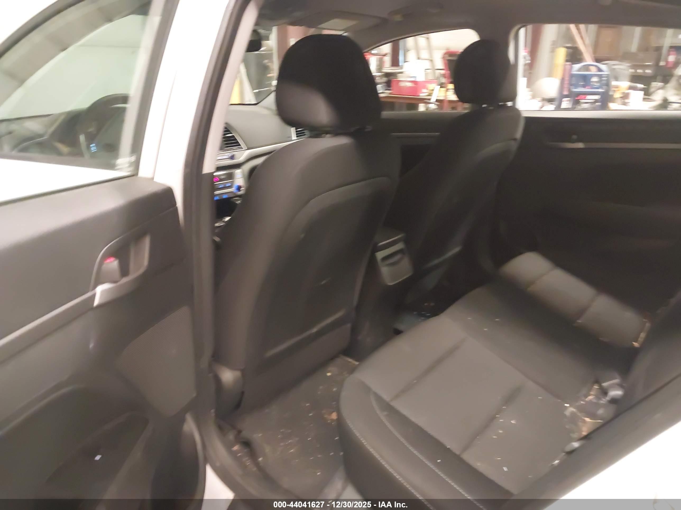 HYUNDAI ELANTRA image 8