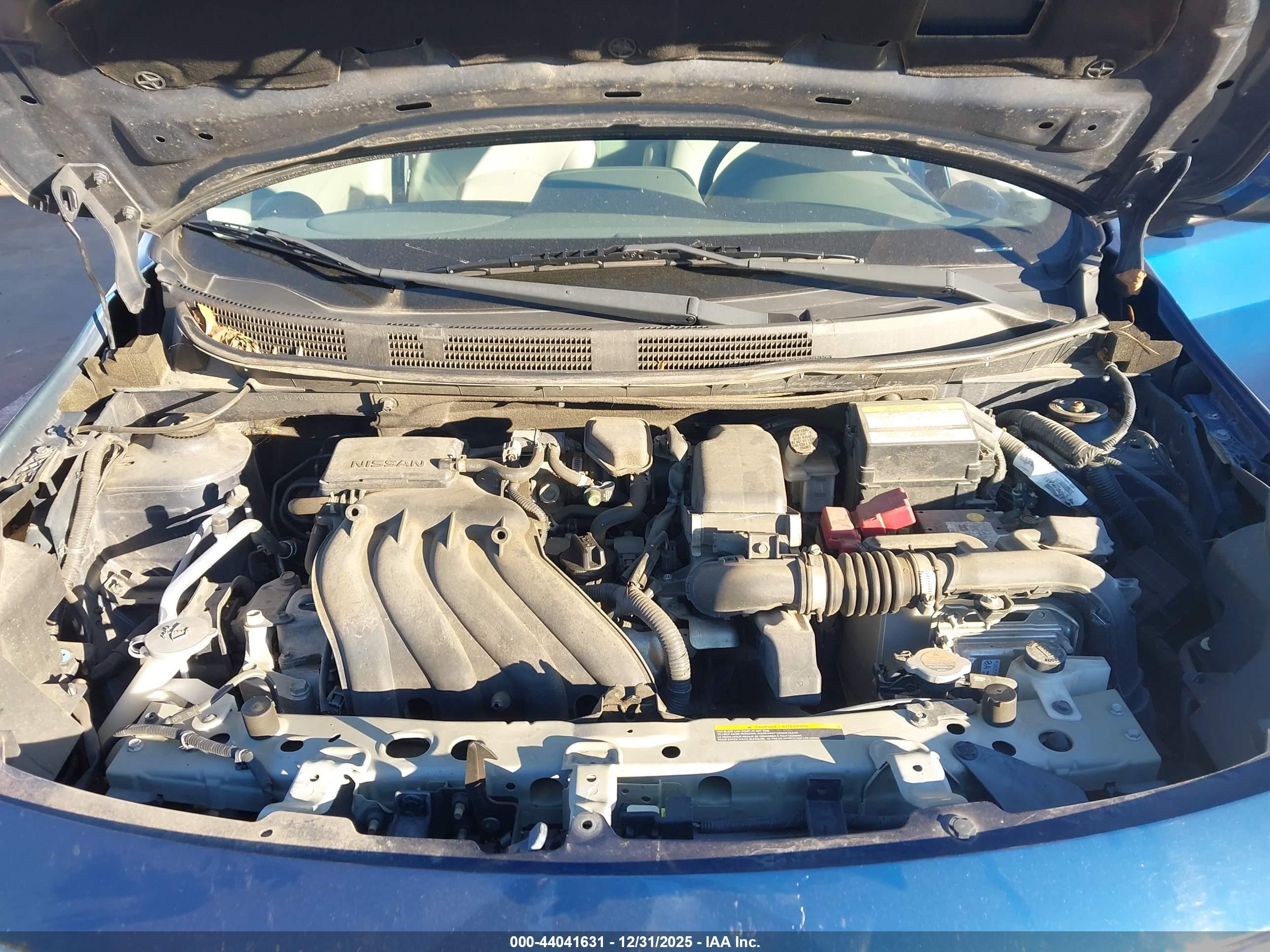 NISSAN VERSA image 10