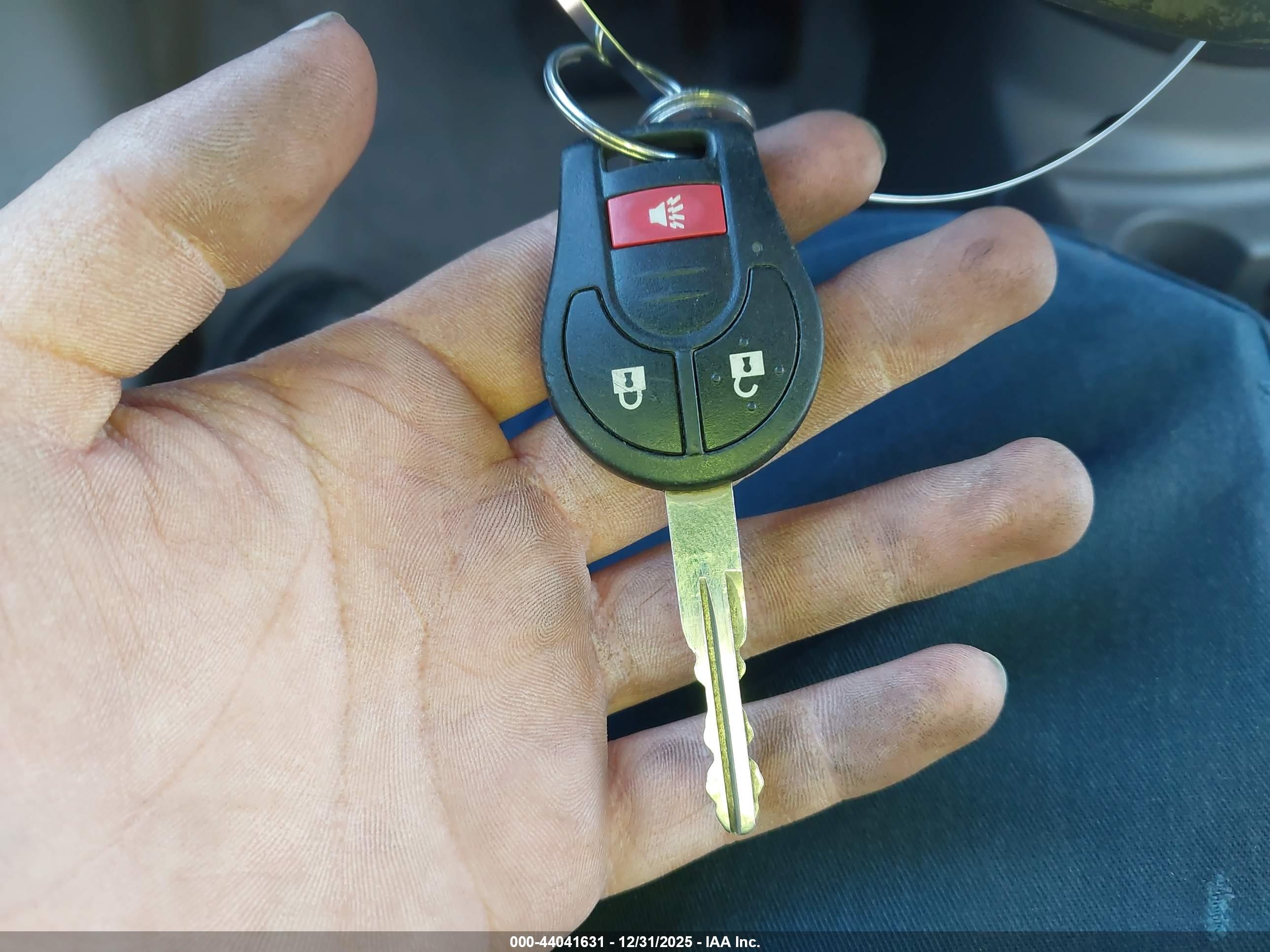NISSAN VERSA image 11