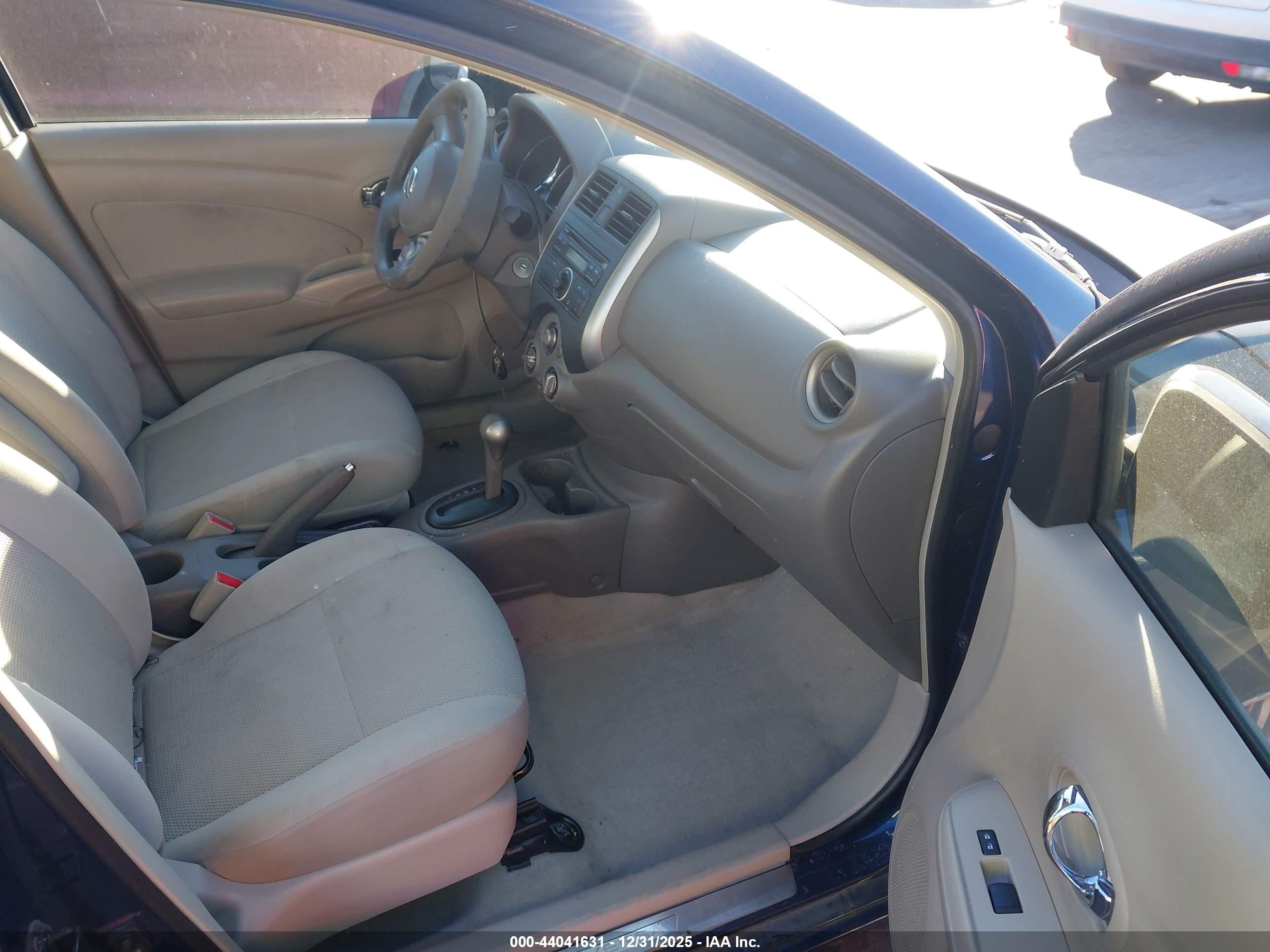 NISSAN VERSA image 5