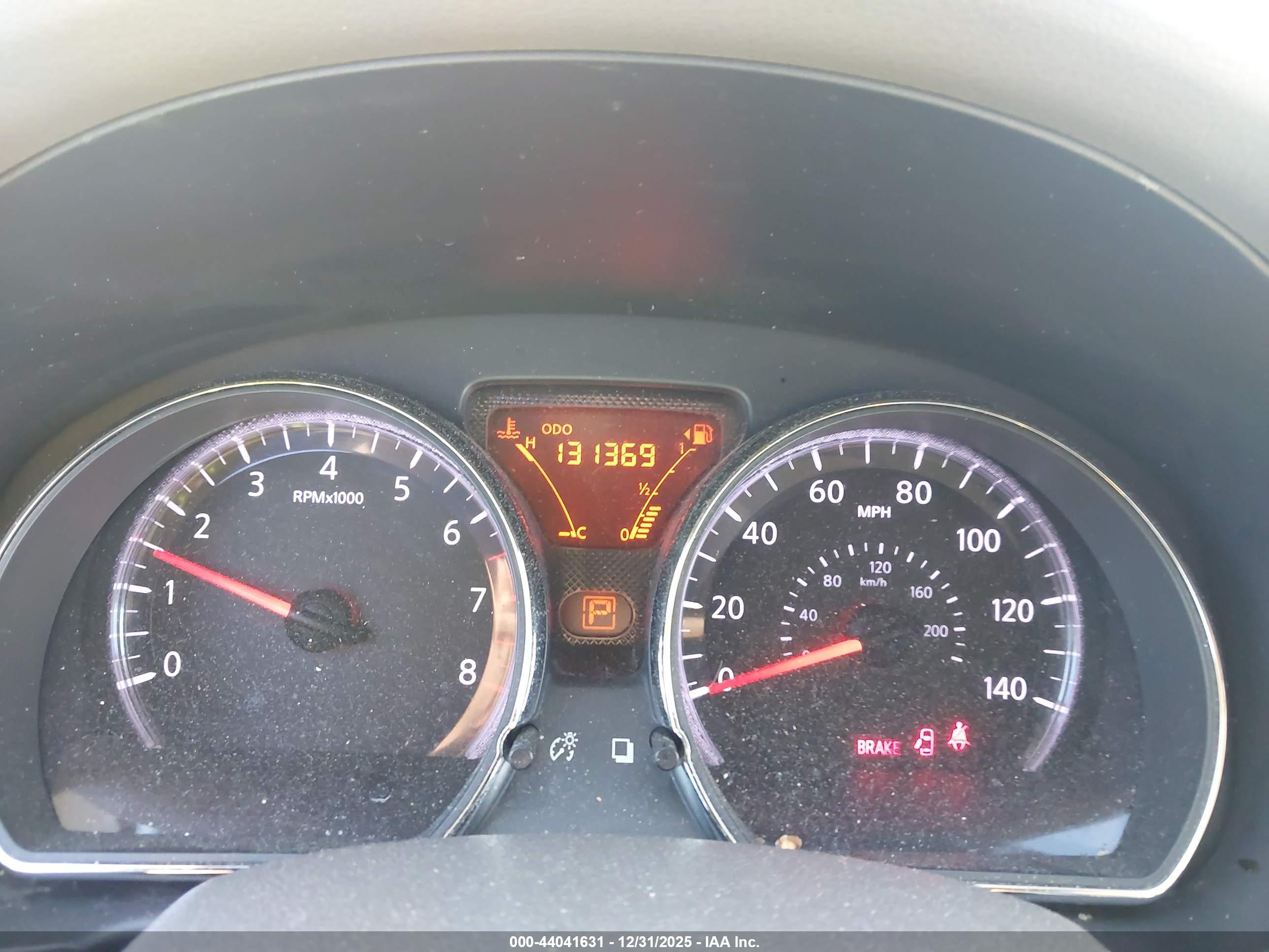 NISSAN VERSA image 7