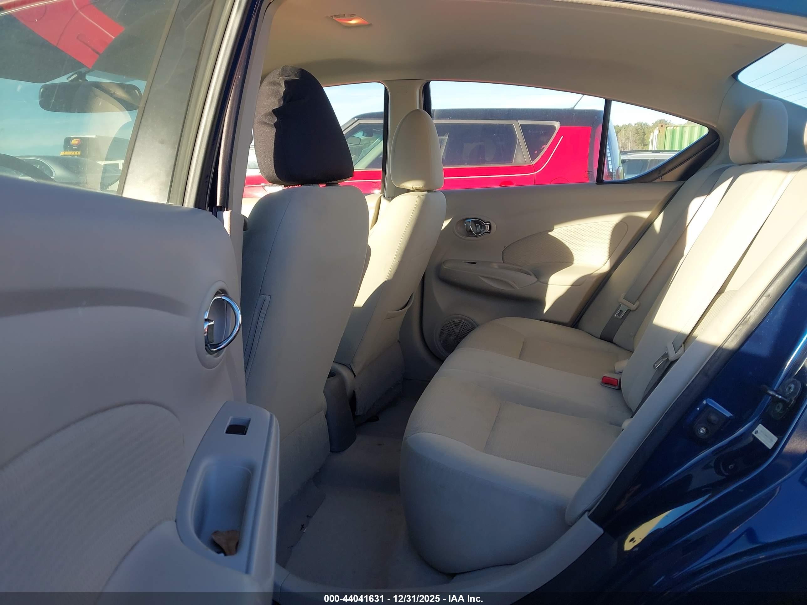 NISSAN VERSA image 8