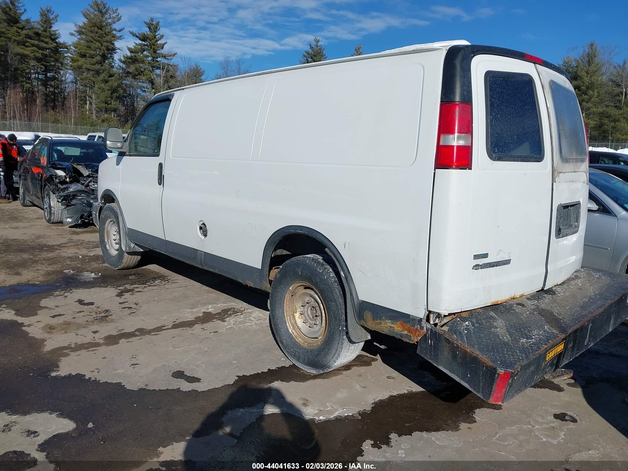 CHEVROLET EXPRESS image 3