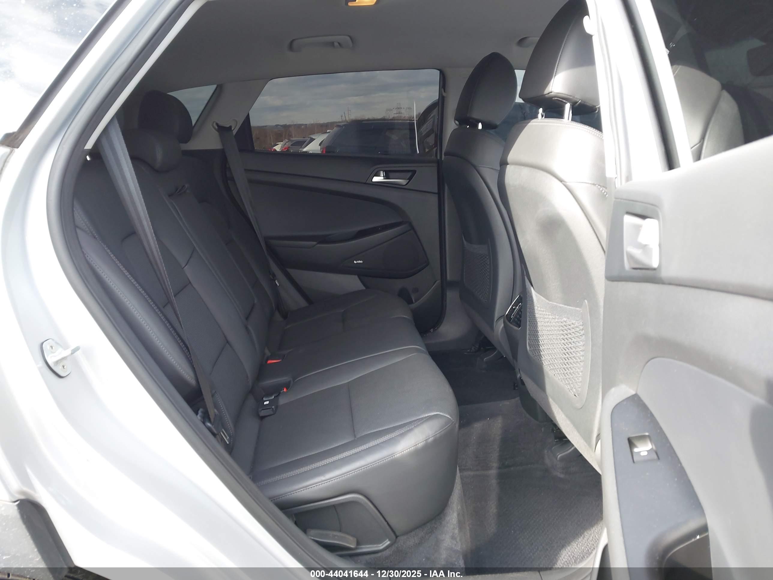HYUNDAI TUCSON image 8