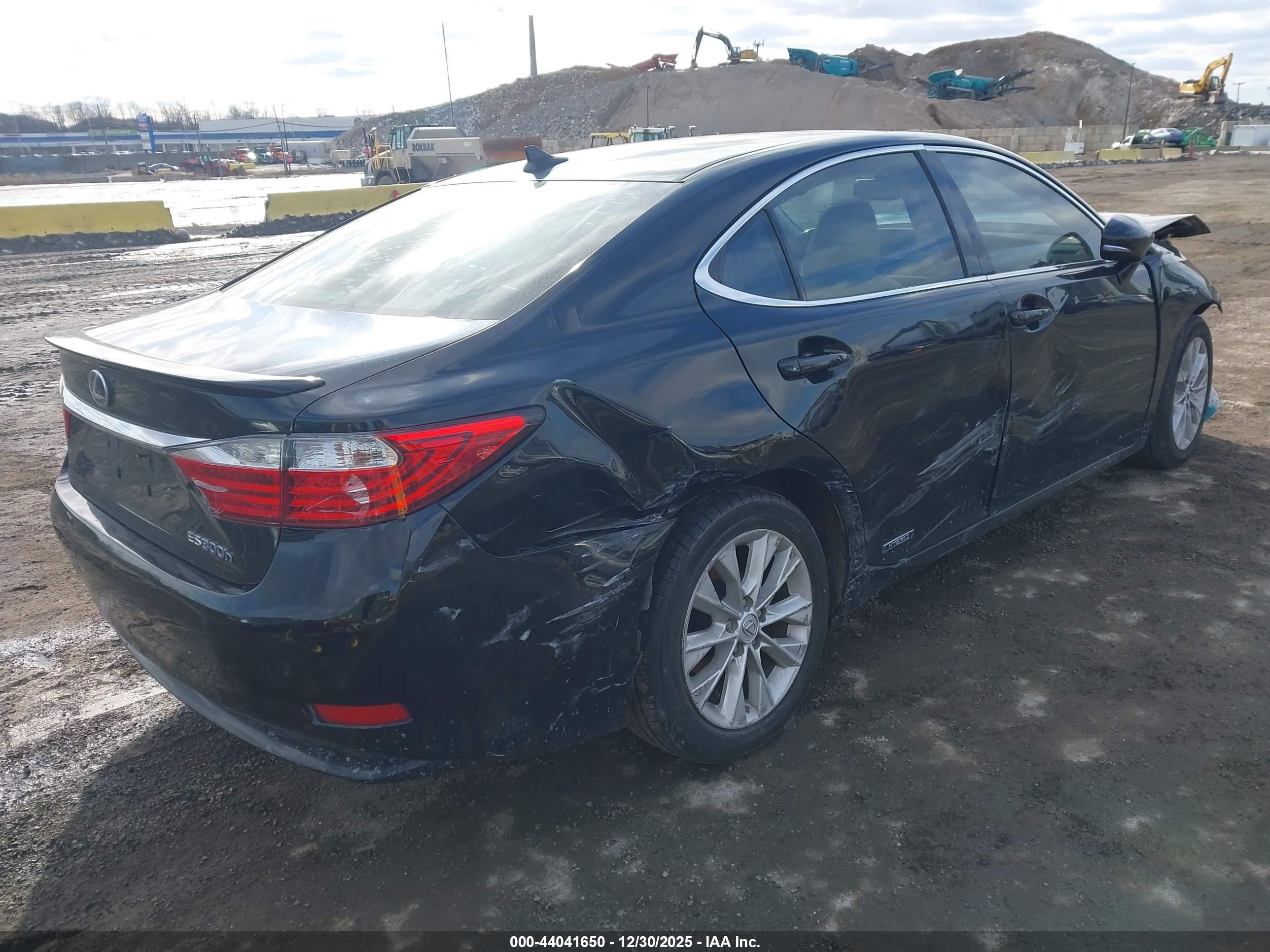 LEXUS ES image 4