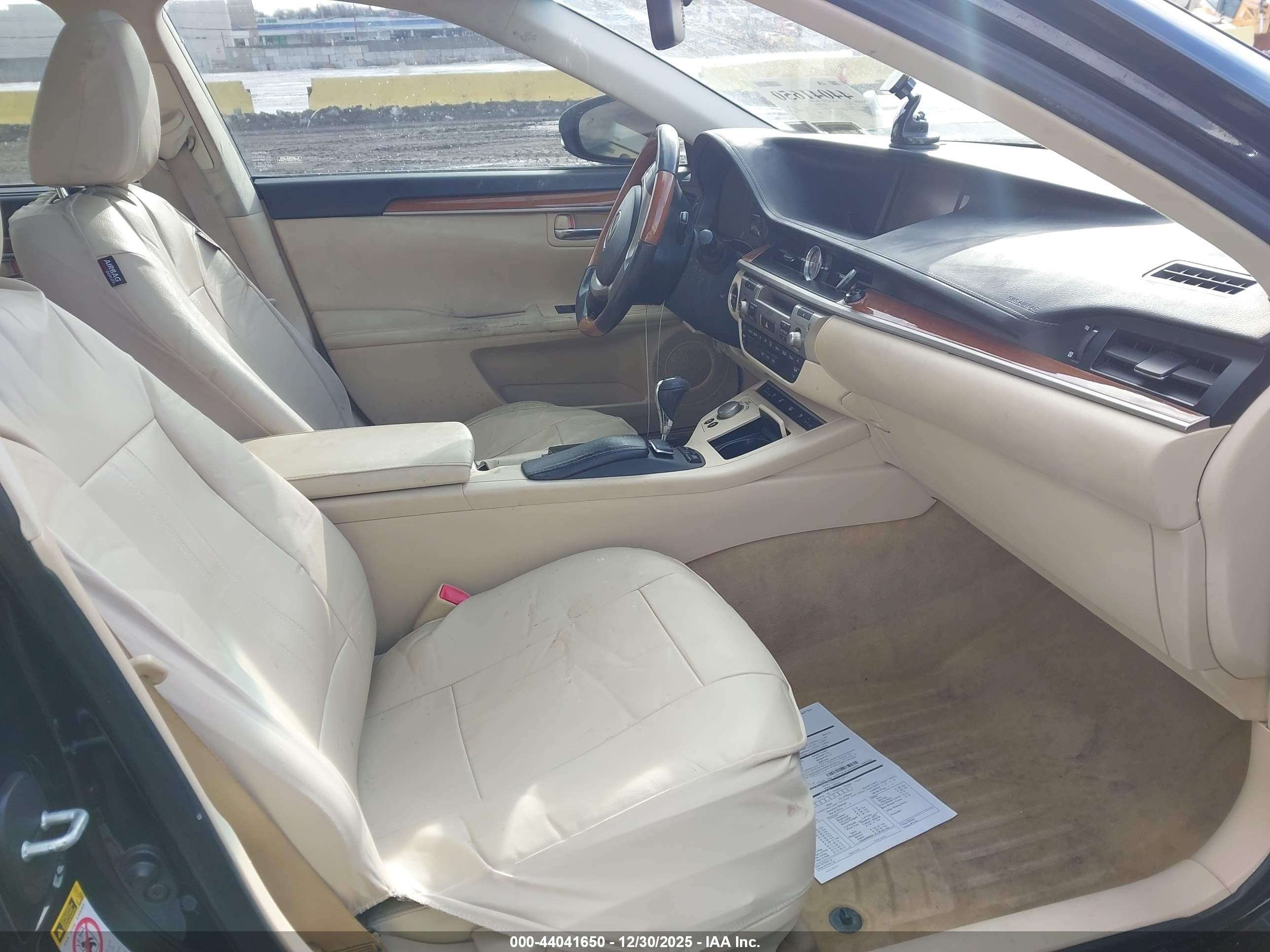 LEXUS ES image 5