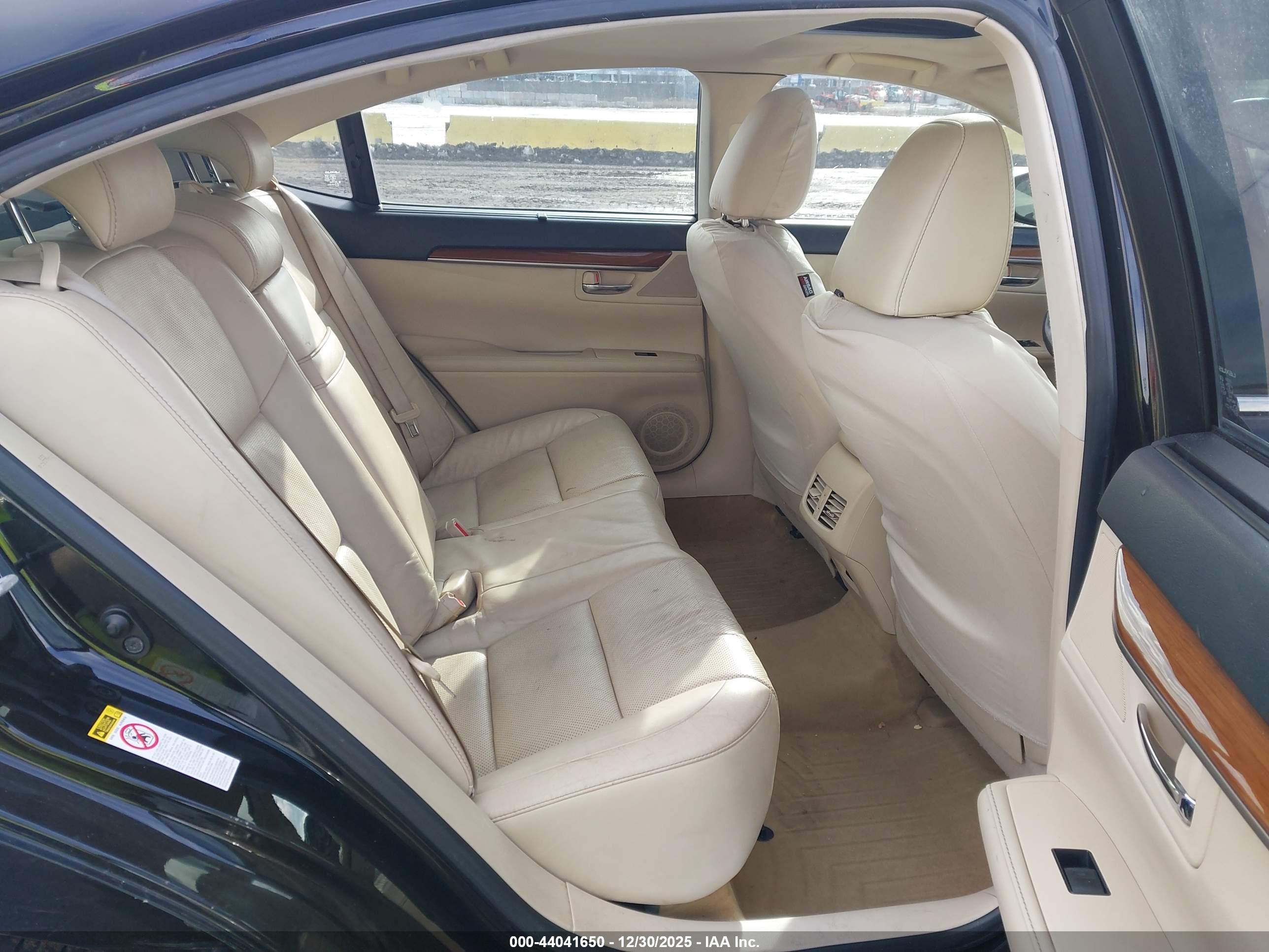 LEXUS ES image 8