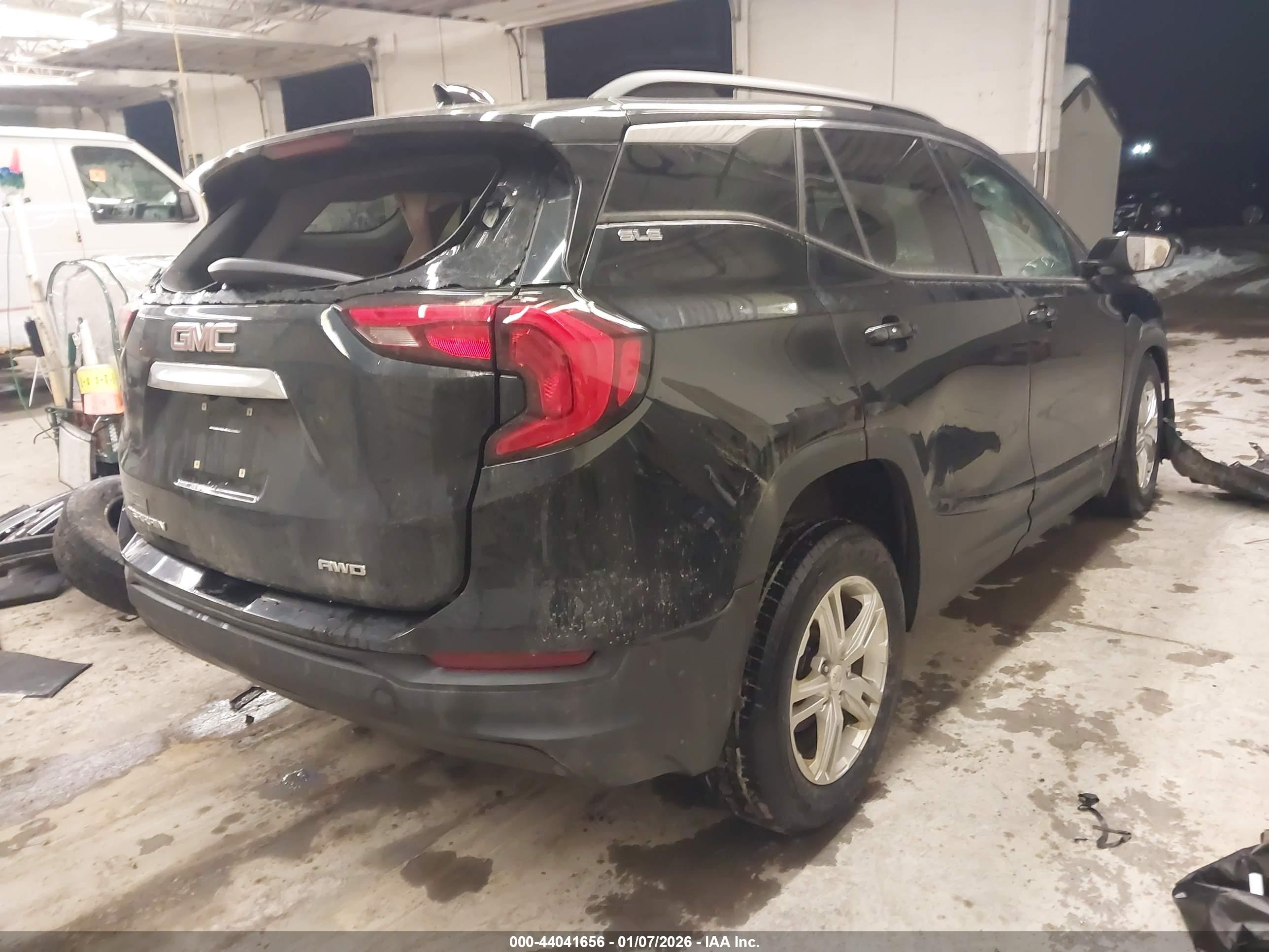 GMC TERRAIN image 4