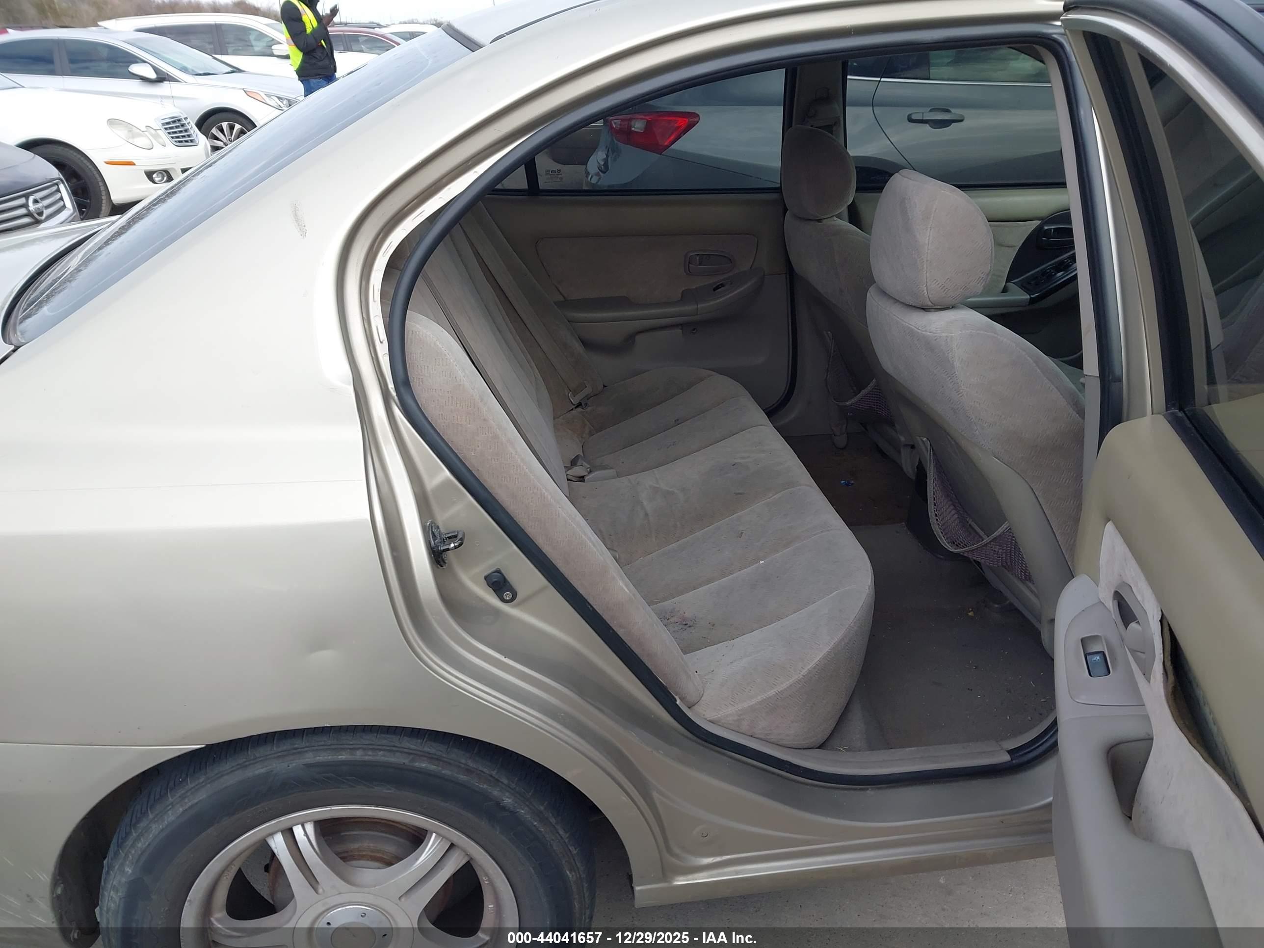 HYUNDAI ELANTRA image 8