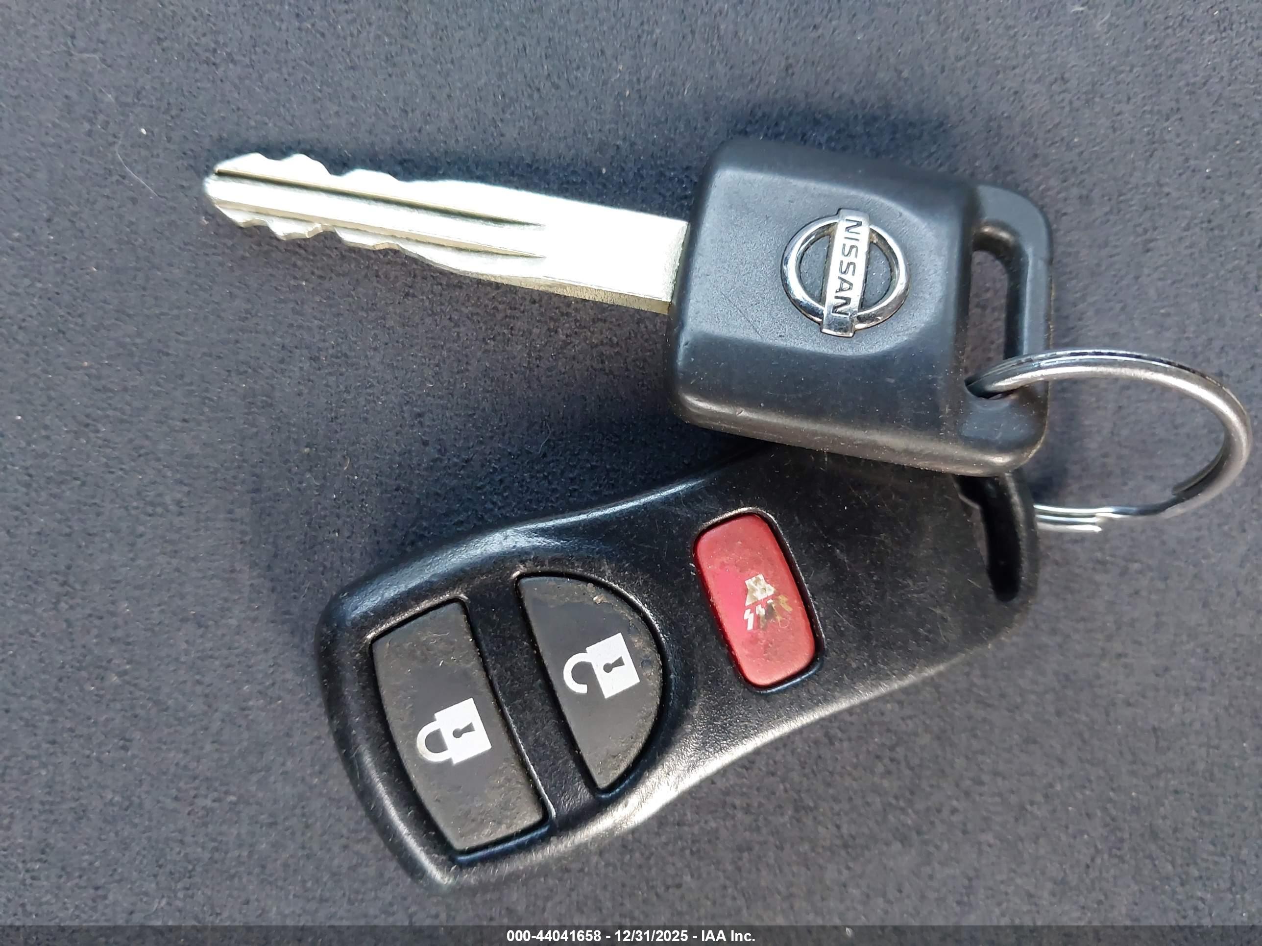 NISSAN VERSA image 11