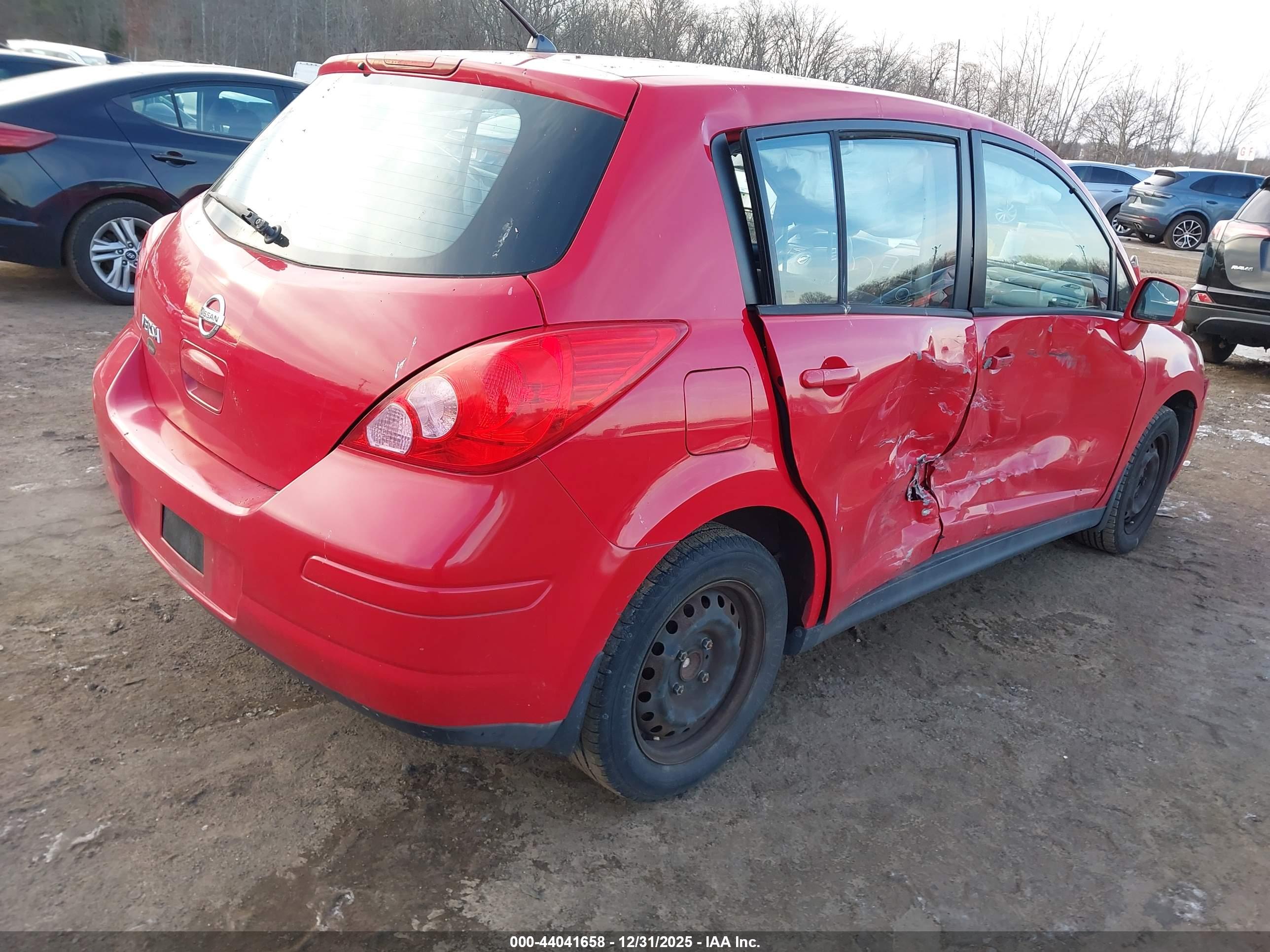NISSAN VERSA image 4