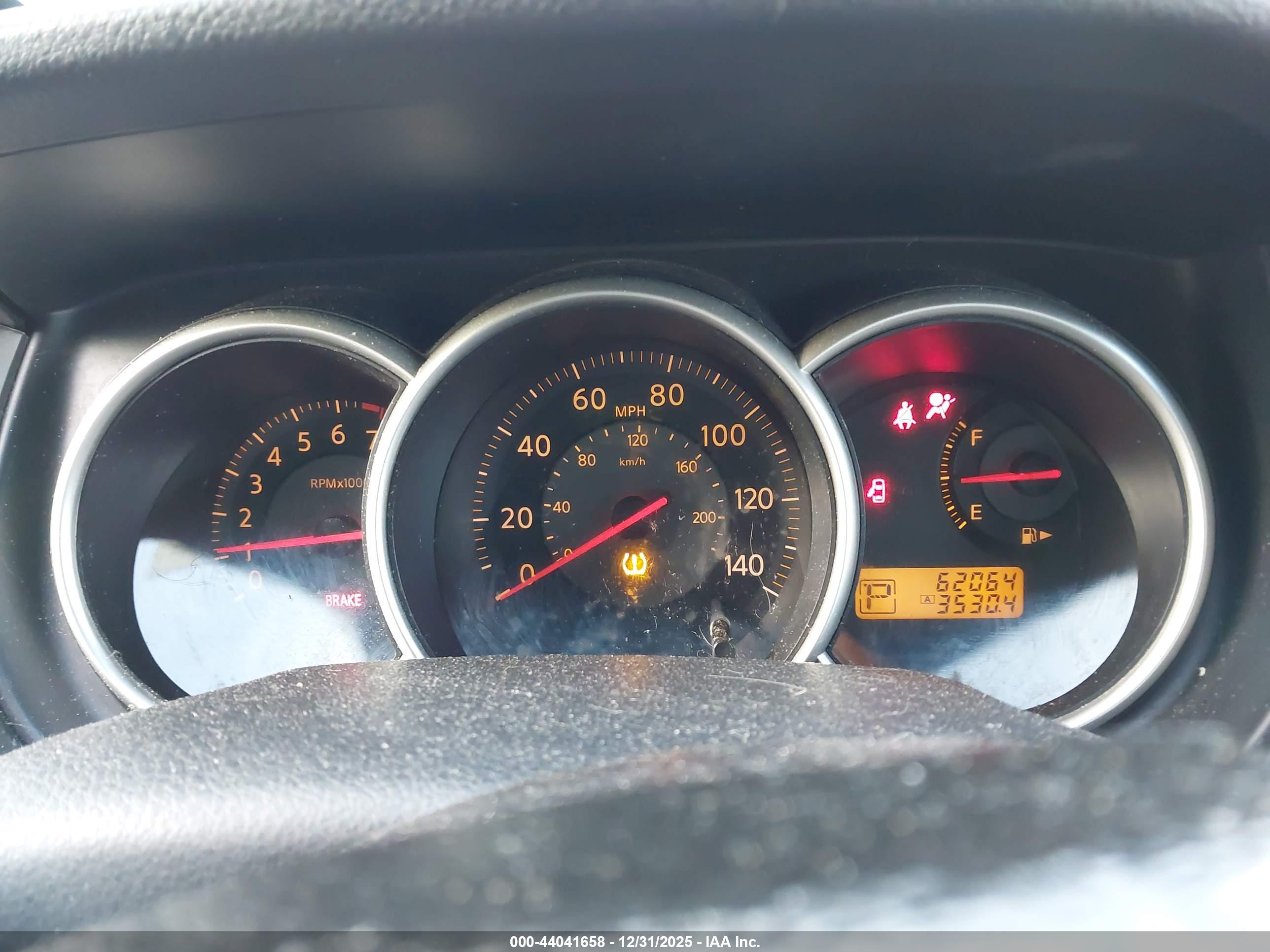 NISSAN VERSA image 7